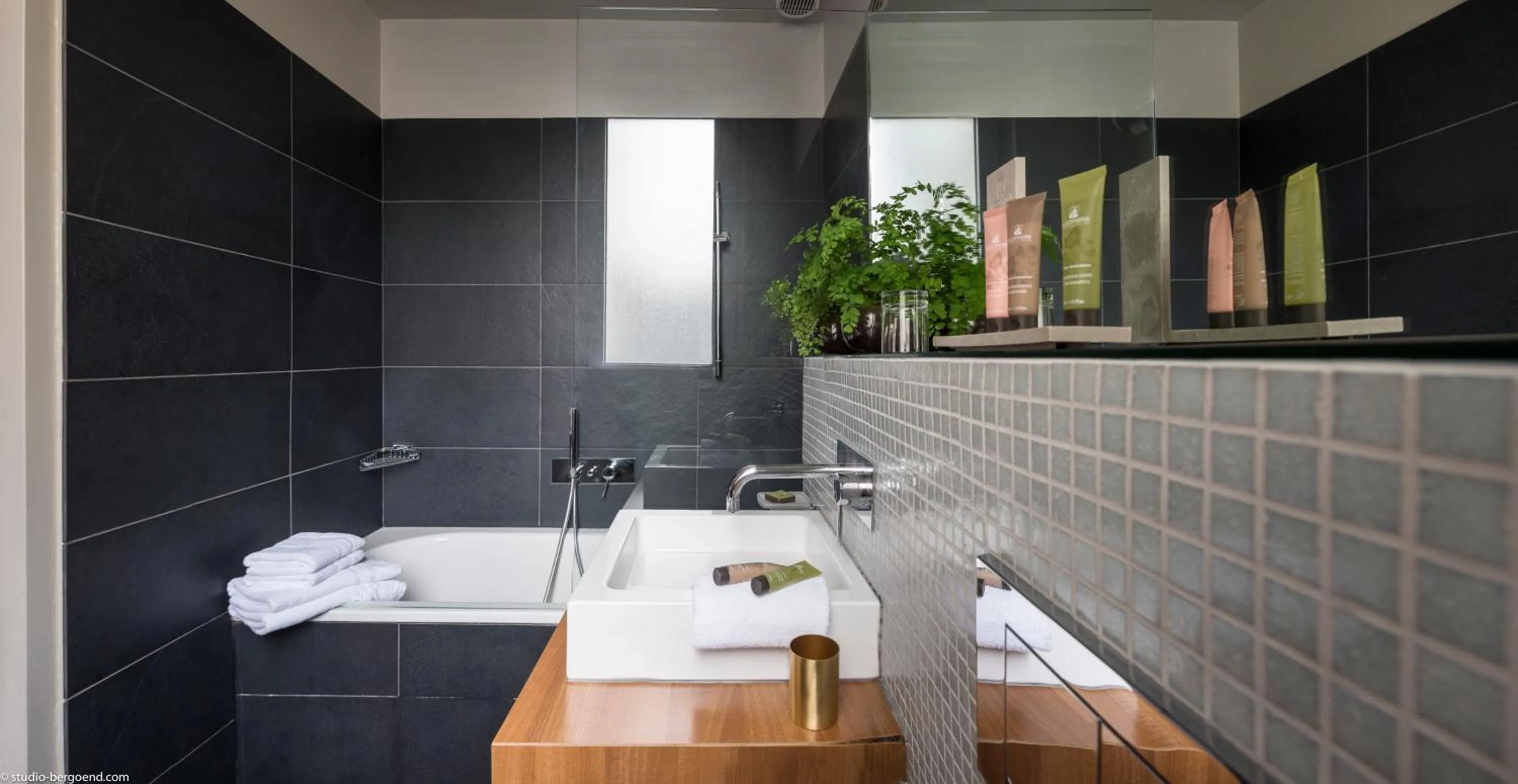 Bathroom in Fred'Hotel