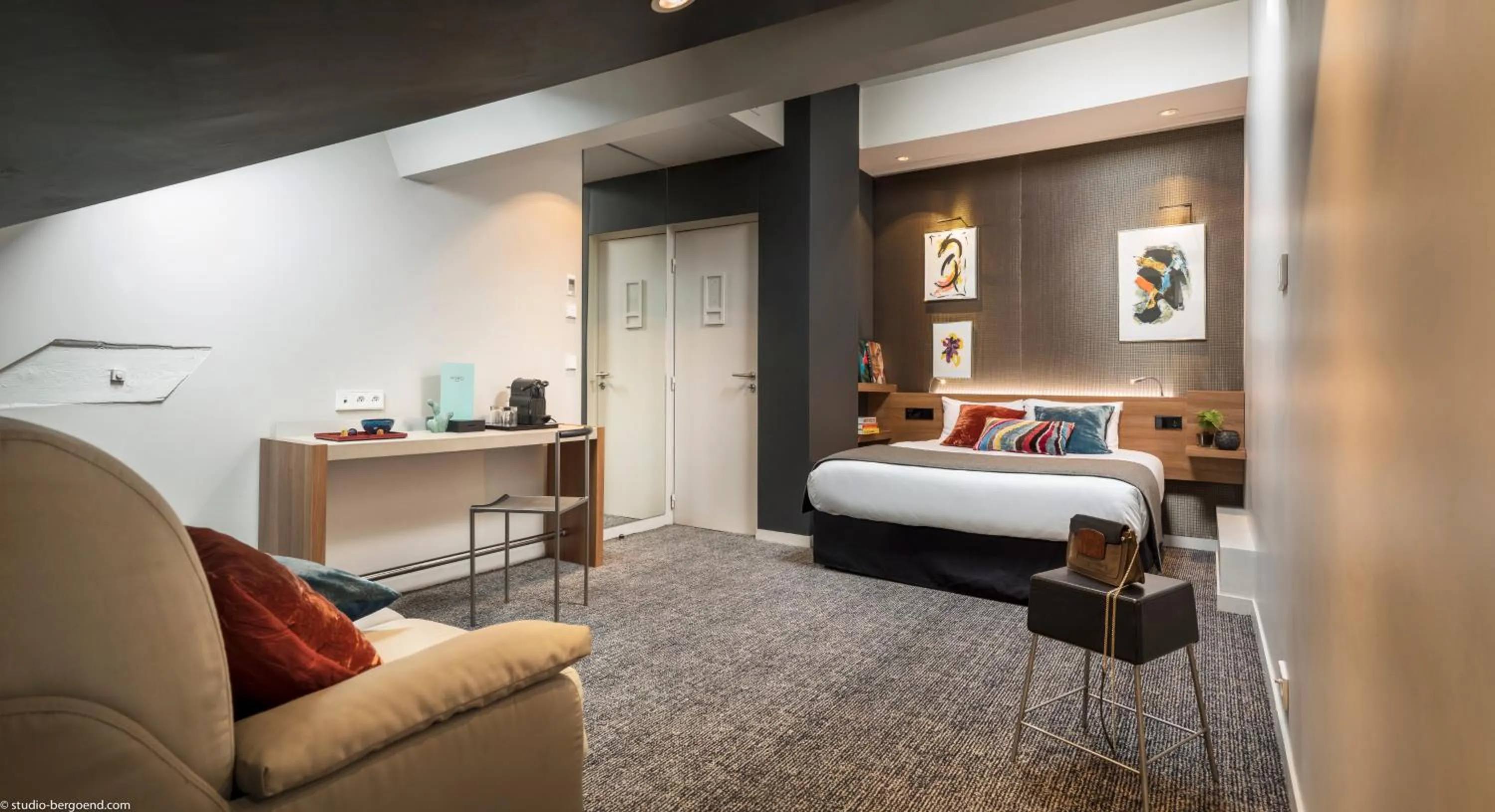 Shower, Bed in Fred'Hotel