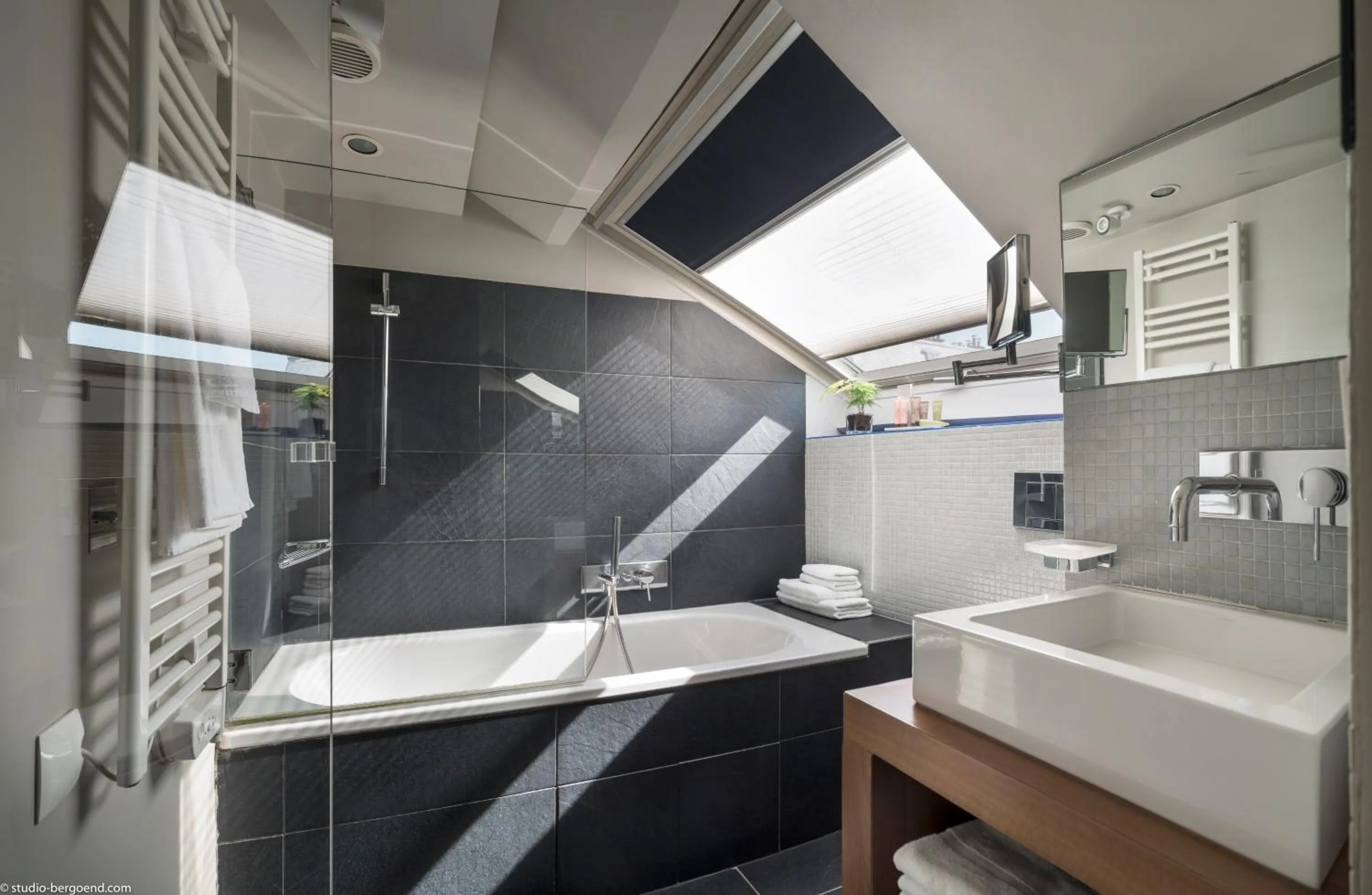 Shower in Fred'Hotel