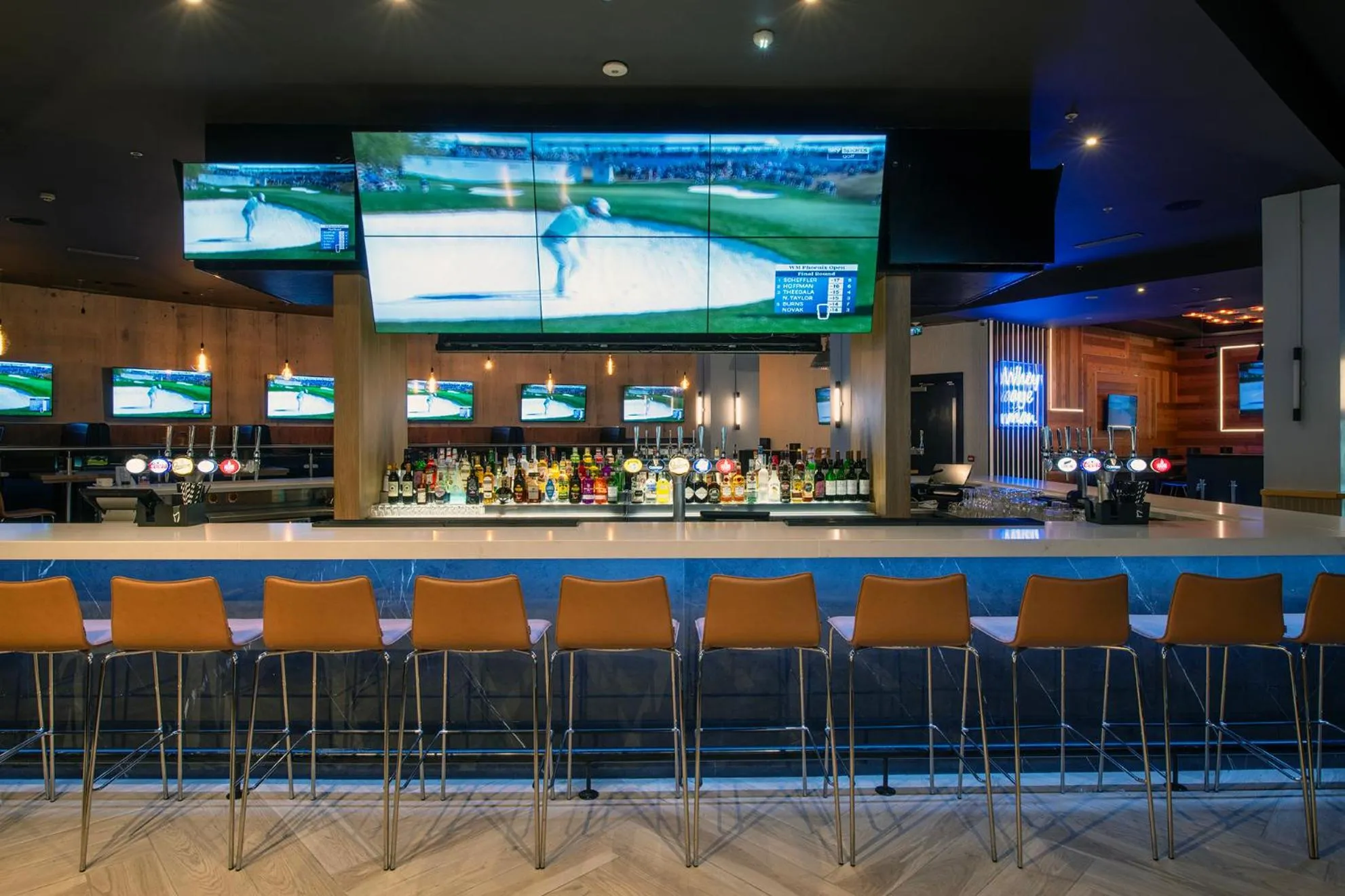 Restaurant/places to eat in Sandman Signature Newcastle Hotel