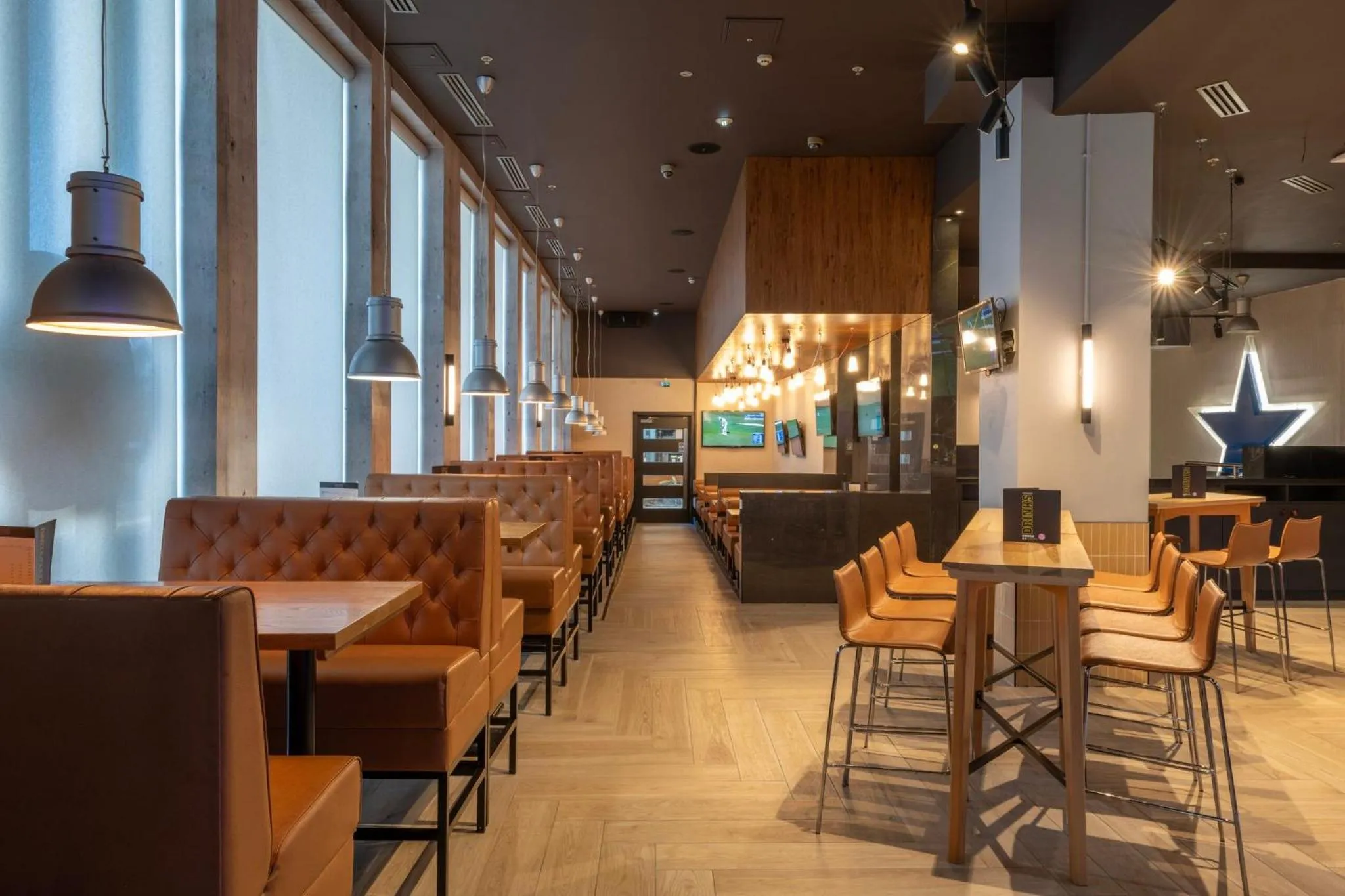 Restaurant/places to eat in Sandman Signature Newcastle Hotel