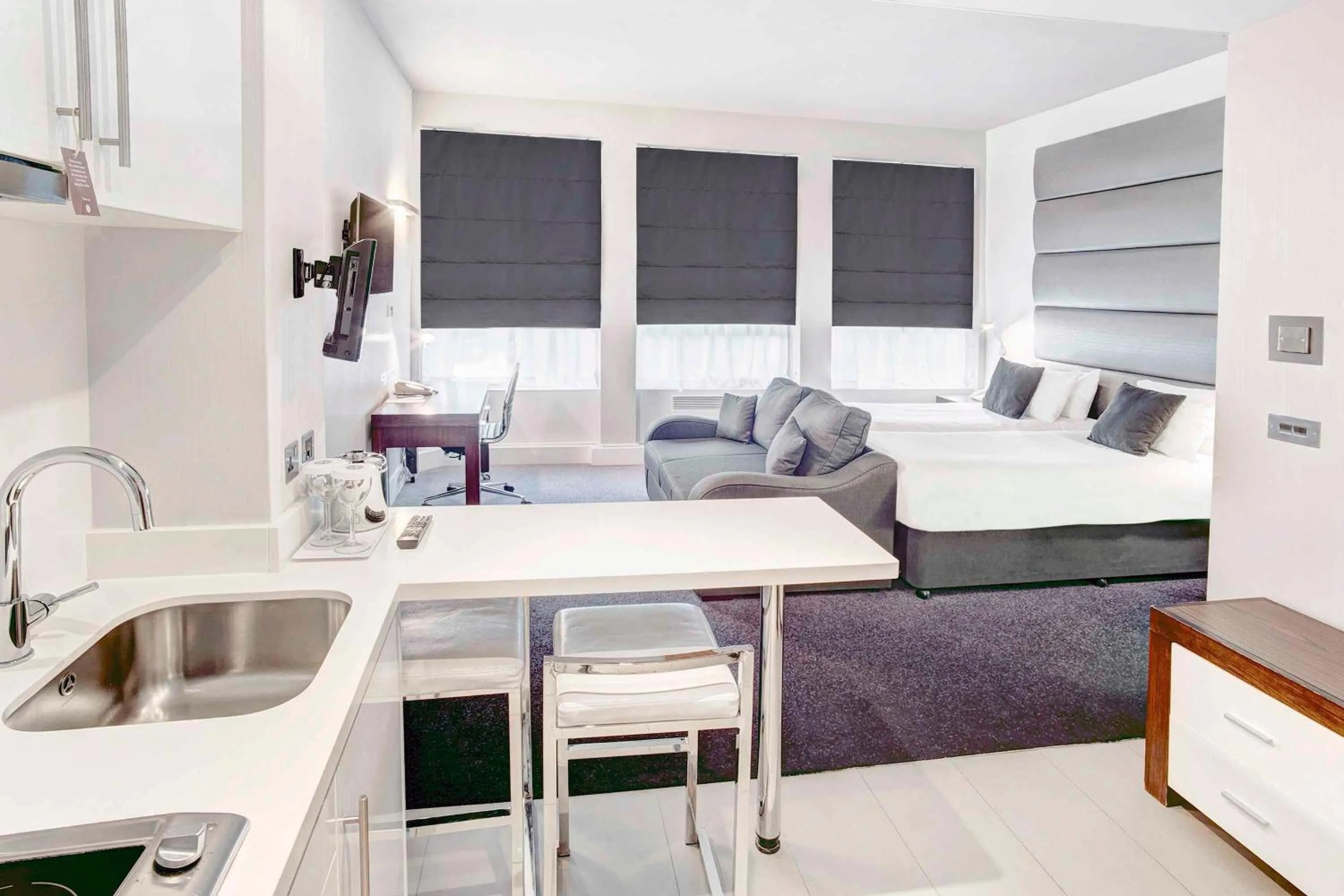 Photo of the whole room, Bed in Sandman Signature Newcastle Hotel