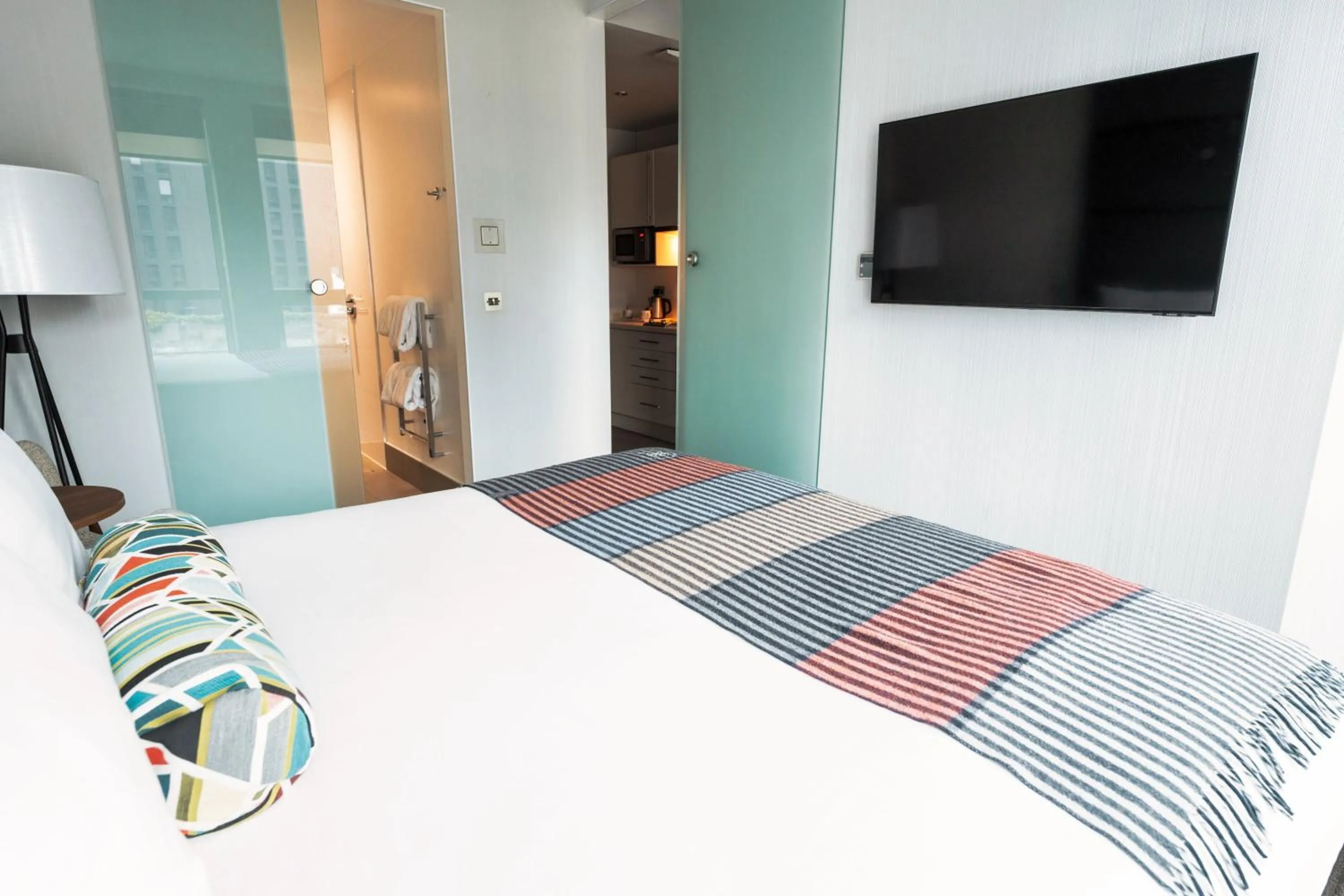 Bedroom, Bed in Sandman Signature Newcastle Hotel