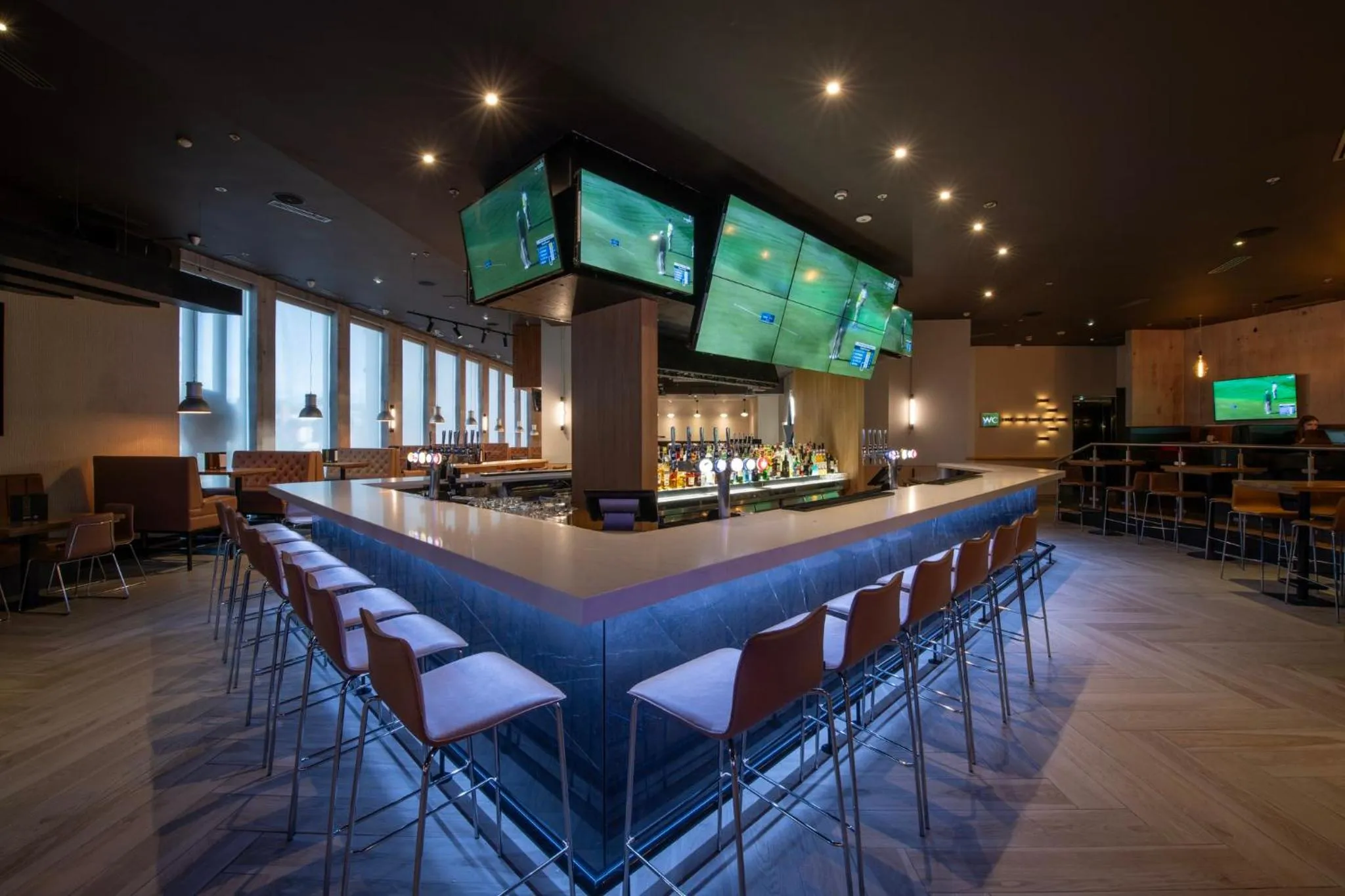 Restaurant/places to eat in Sandman Signature Newcastle Hotel