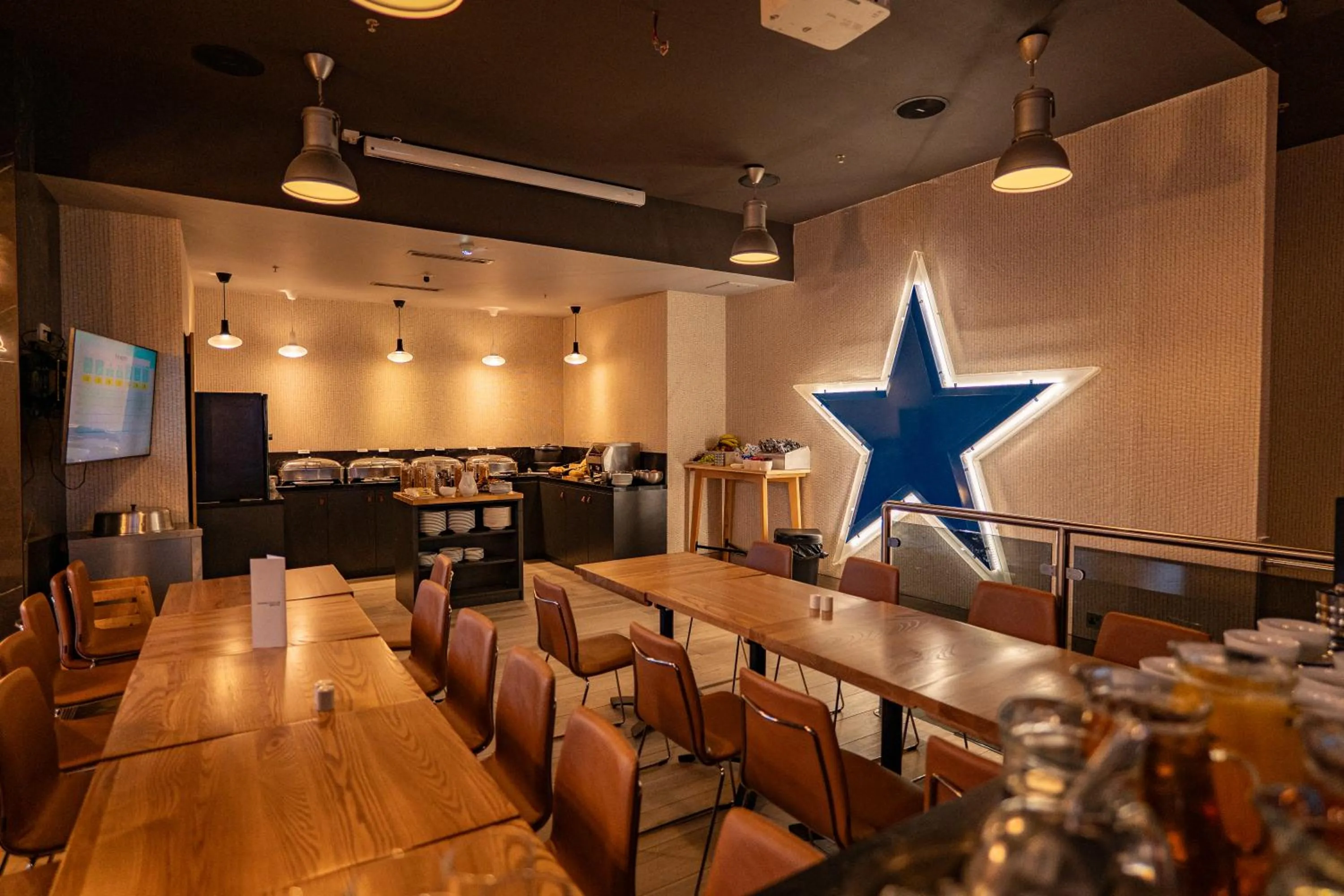 Restaurant/places to eat in Sandman Signature Newcastle Hotel