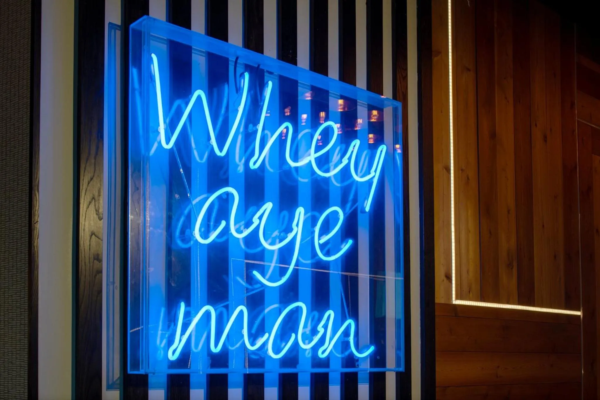 Restaurant/places to eat in Sandman Signature Newcastle Hotel