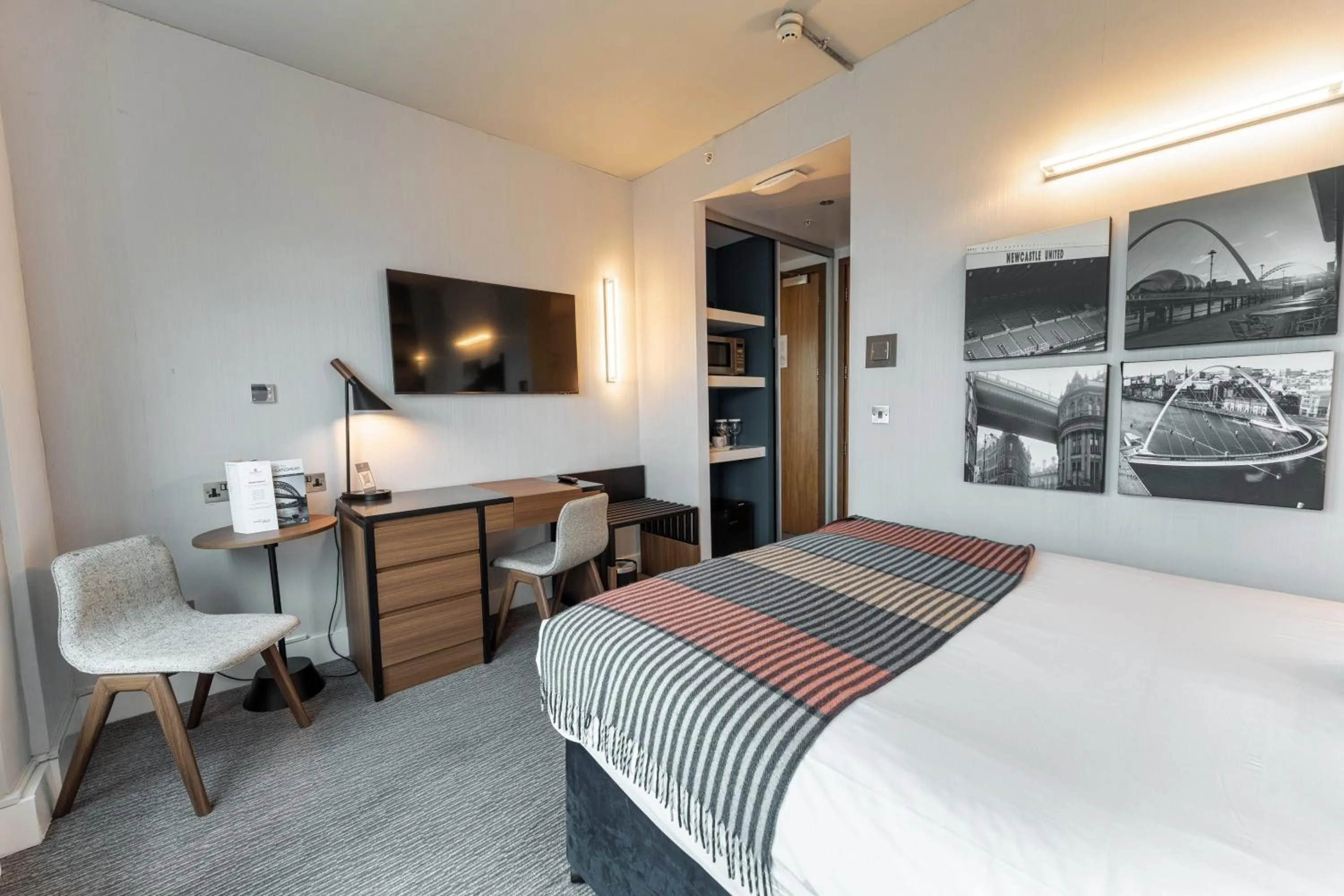 Bedroom, Bed in Sandman Signature Newcastle Hotel