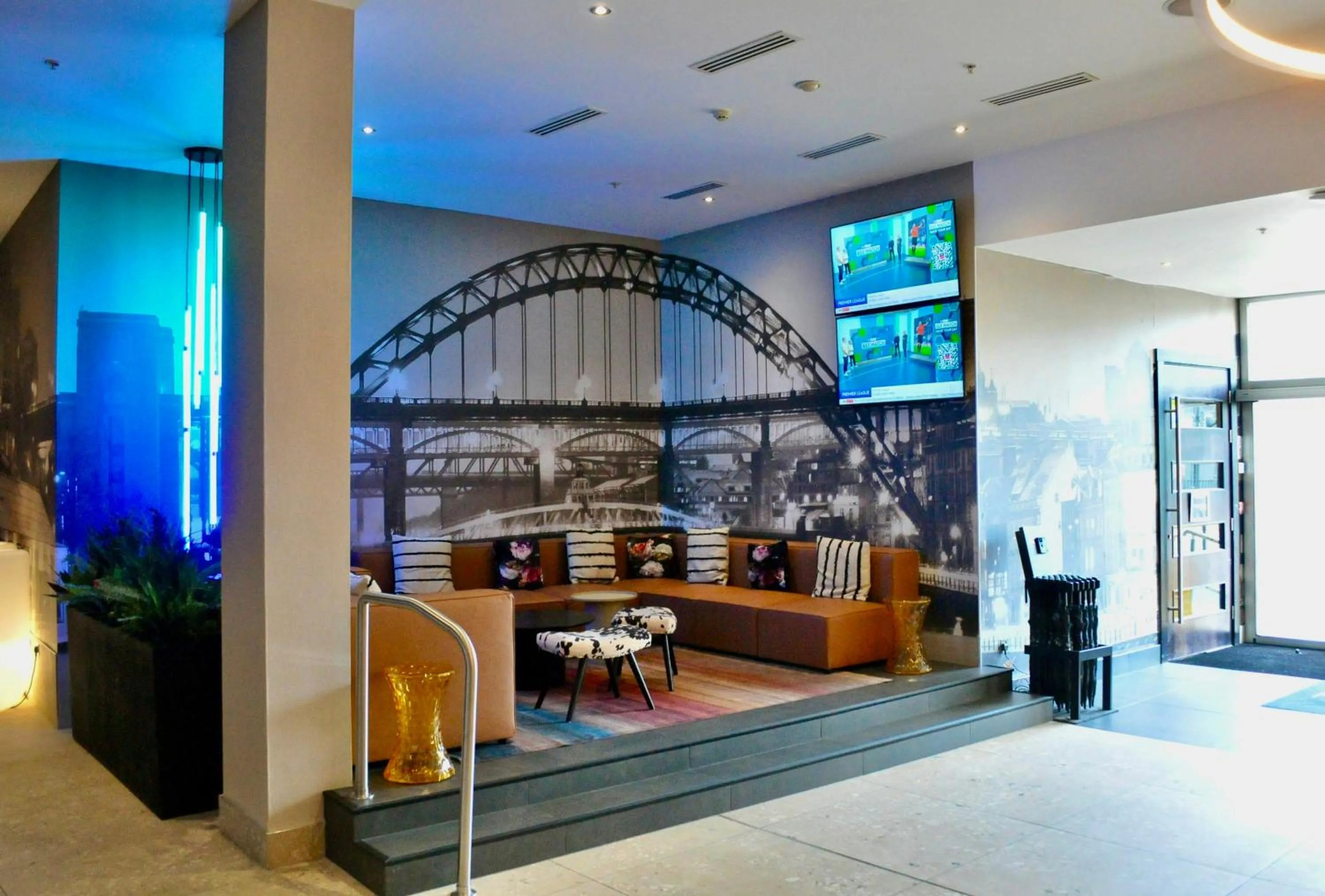 Lobby or reception in Sandman Signature Newcastle Hotel