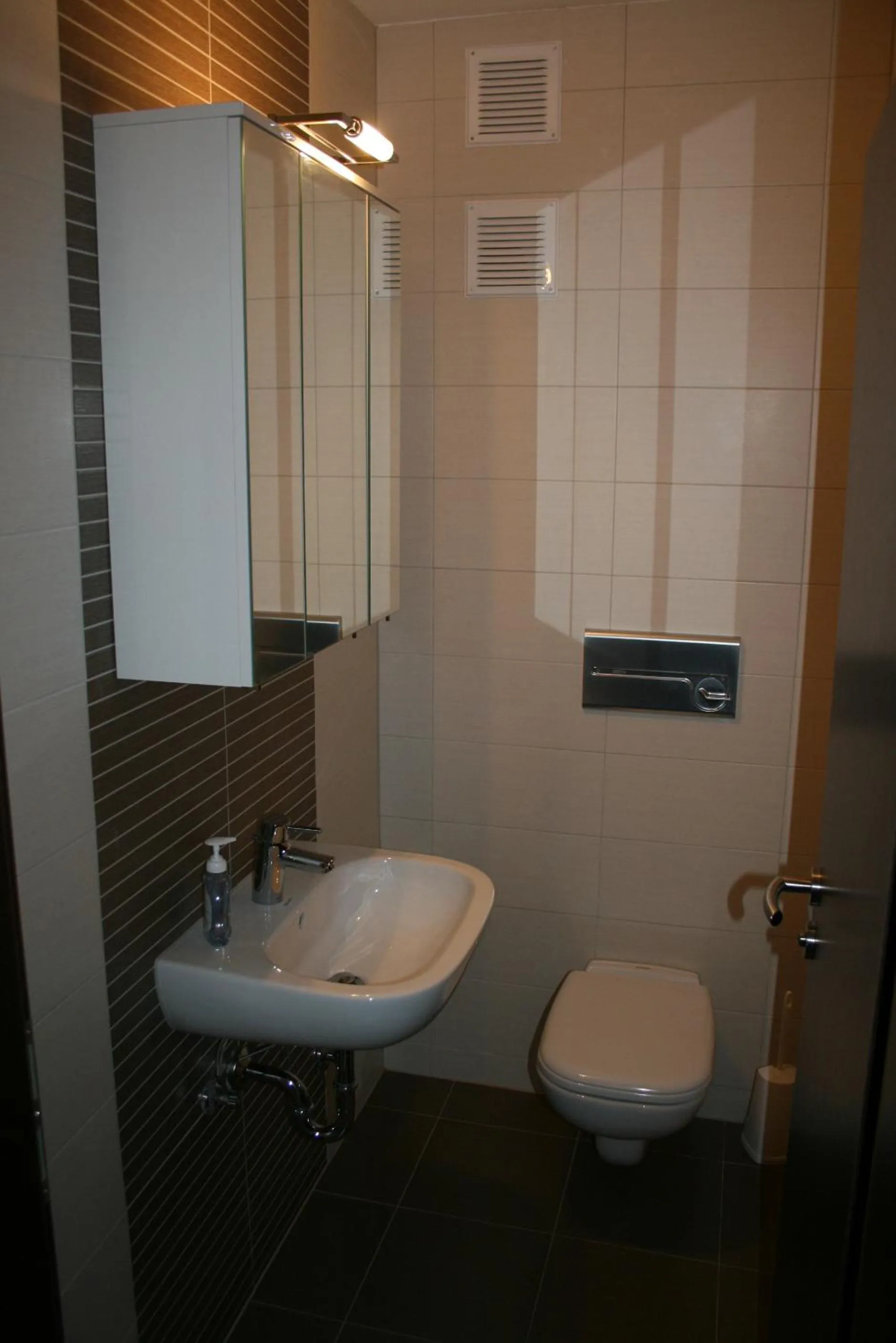 Toilet in Eisberg Gästehaus & De Luxe Appartements