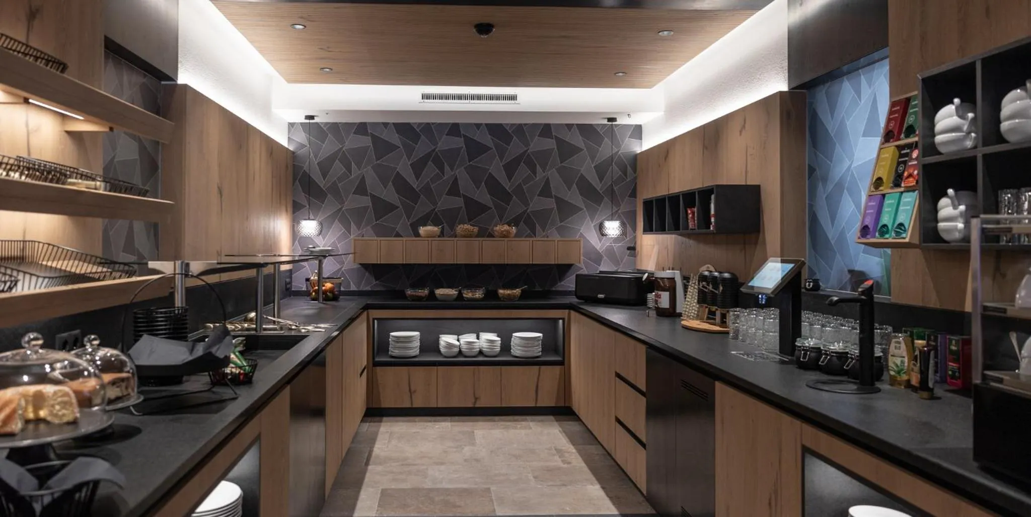 Buffet breakfast in Hotel Lamtana