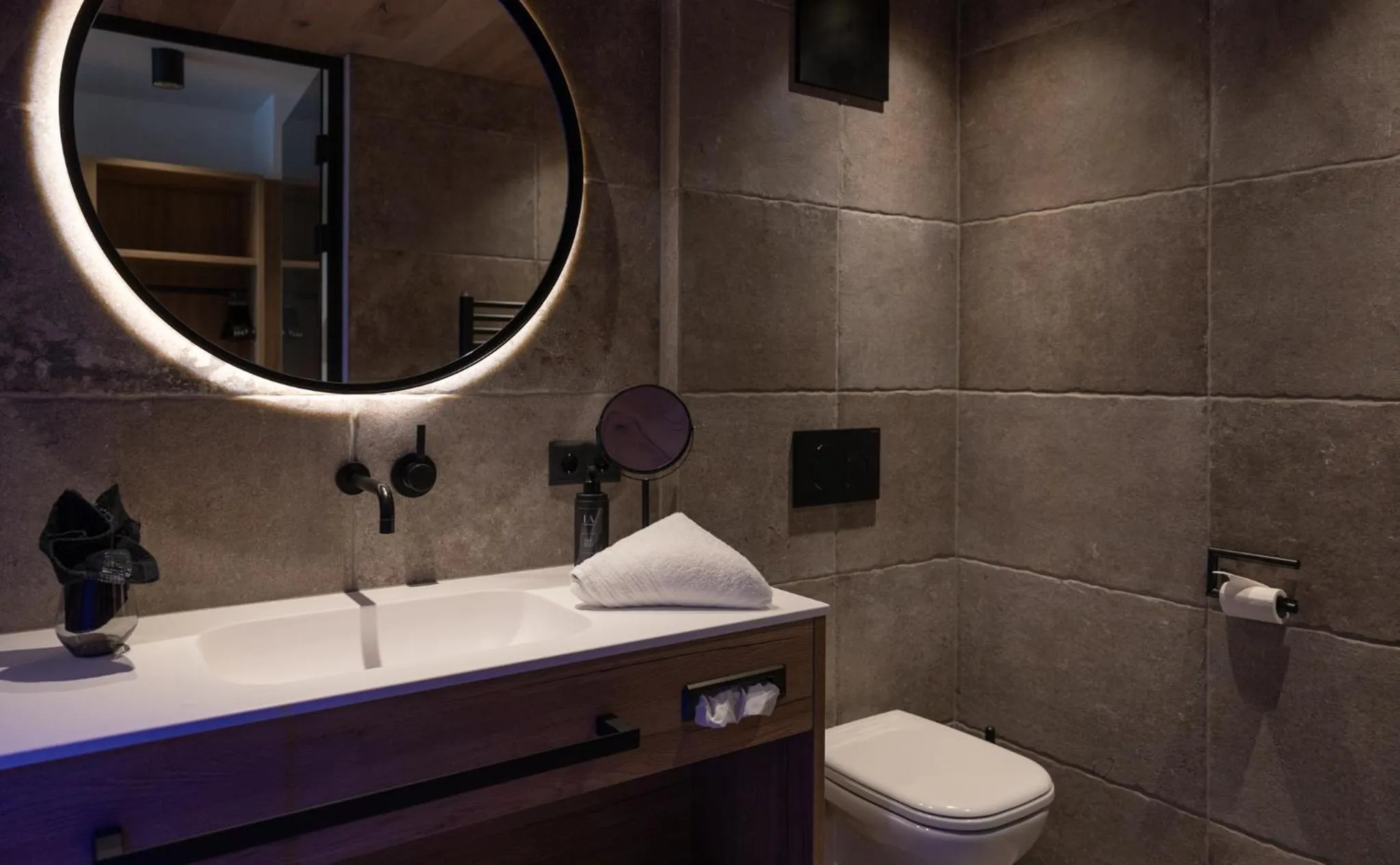 Shower in Hotel Lamtana