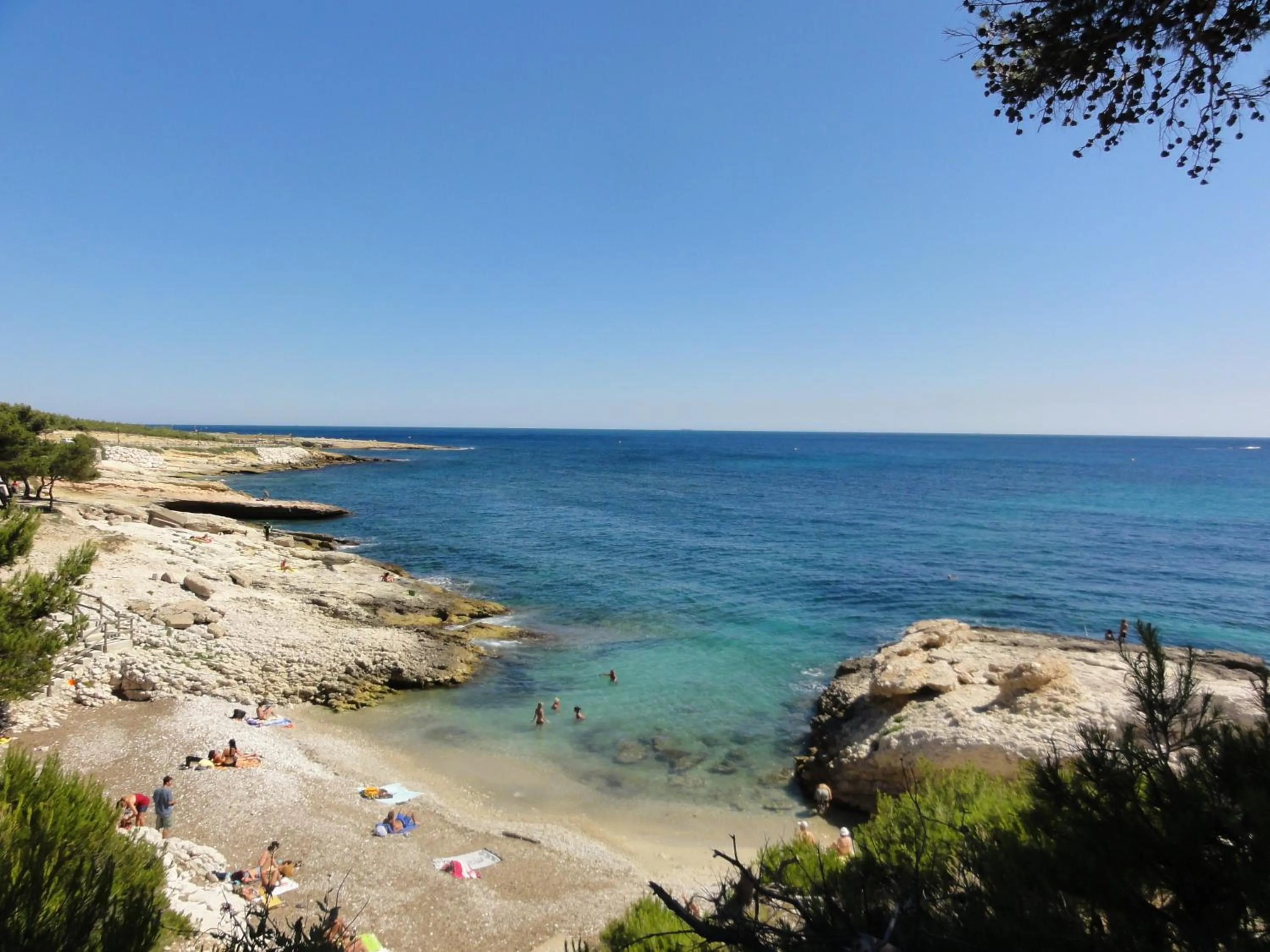 Day in Hôtel L'Hacienda