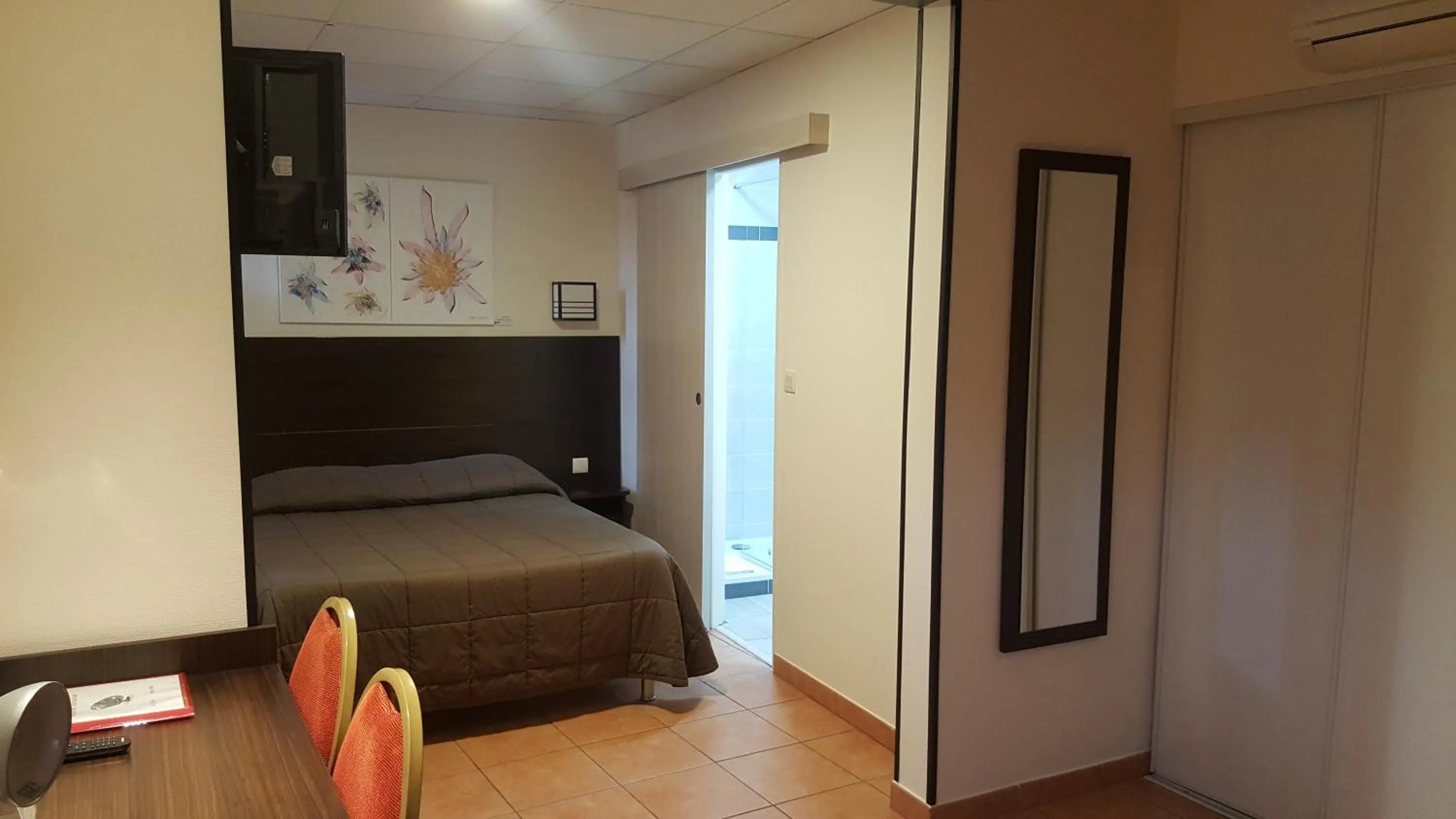 Bed in Hôtel L'Hacienda