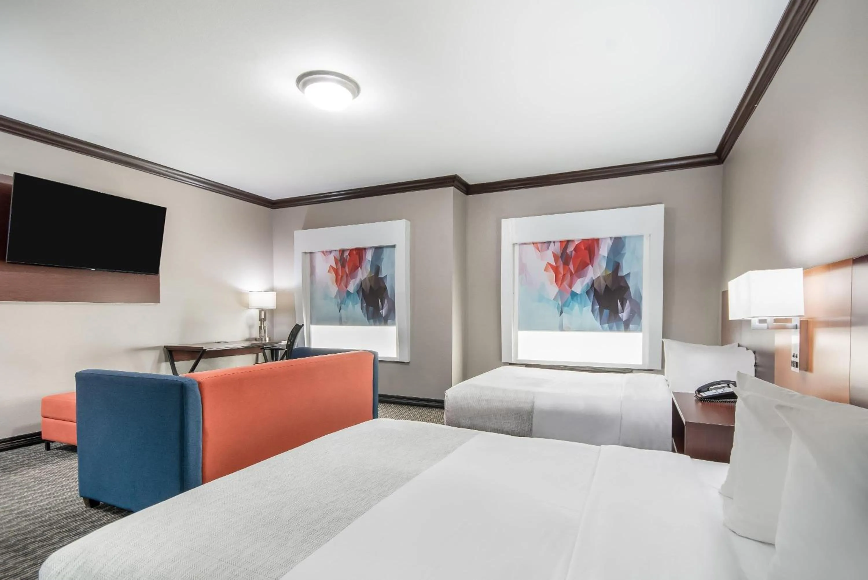 Bed in Hawthorn Suites by Wyndham Lubbock