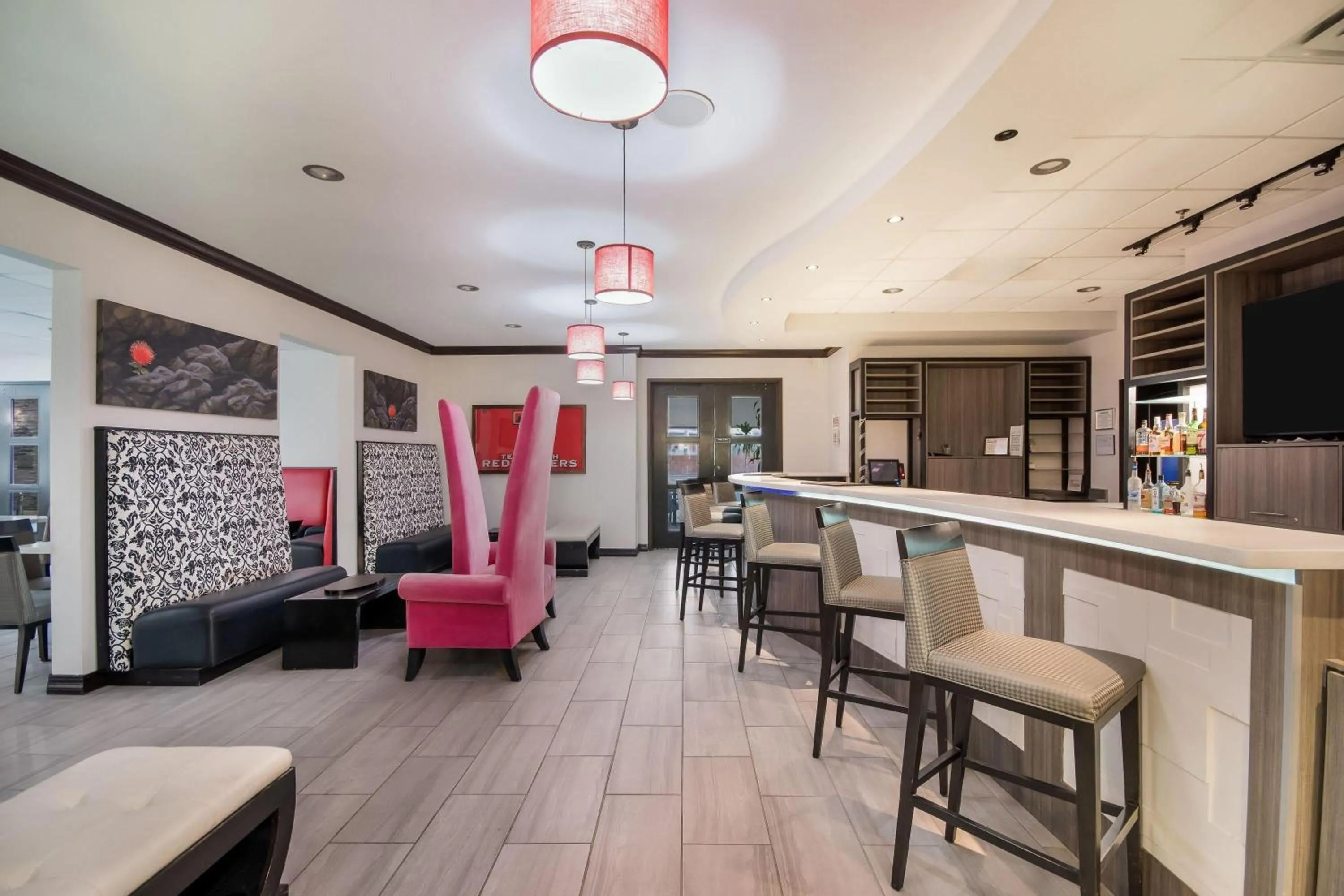 Lounge or bar in Hawthorn Suites by Wyndham Lubbock