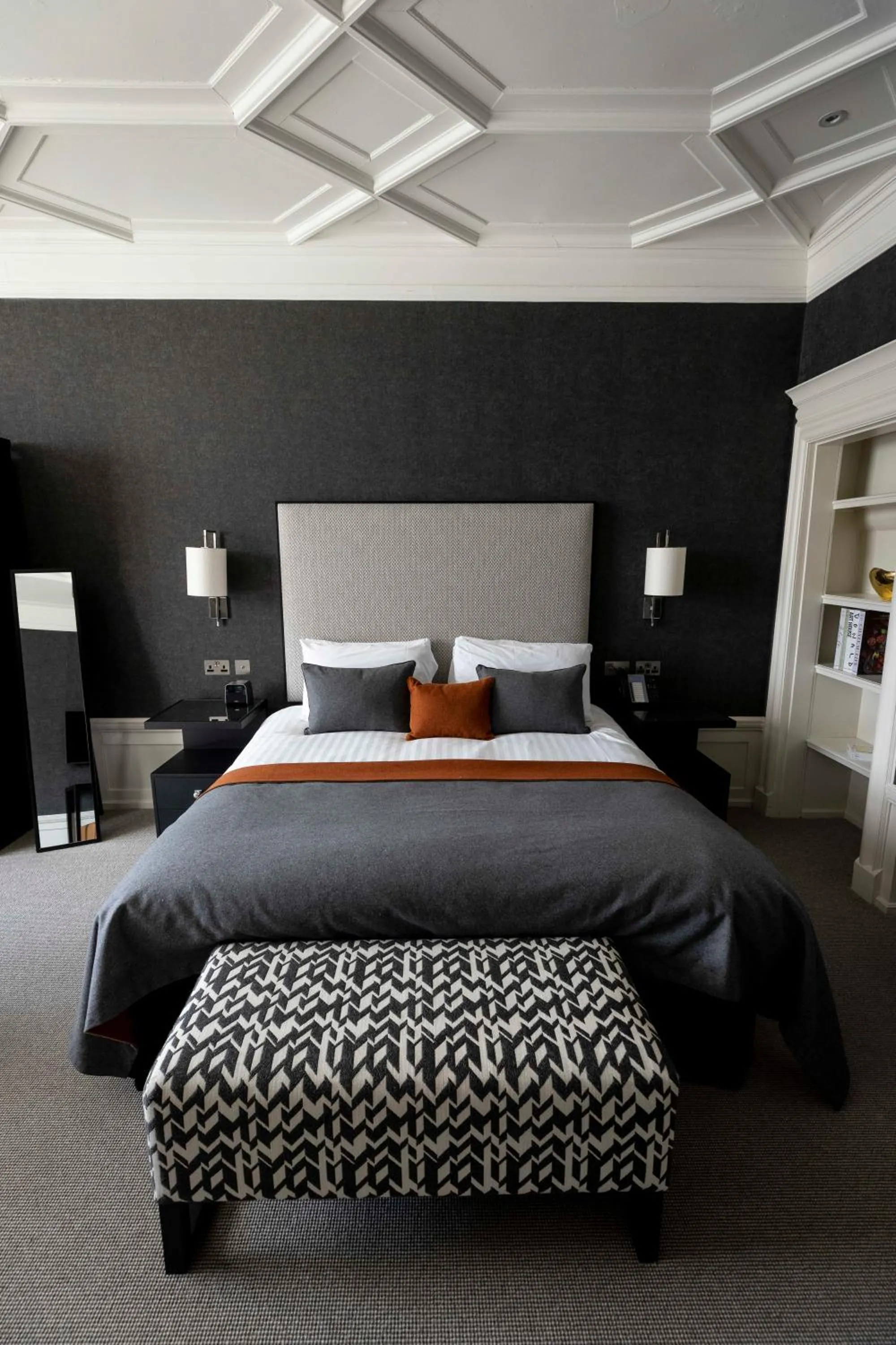 Coffee/tea facilities, Bed in The Chester Hotel