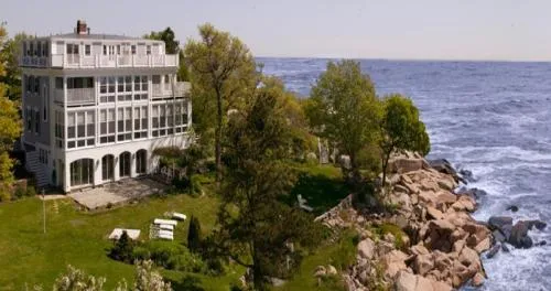 Yankee Clipper Inn