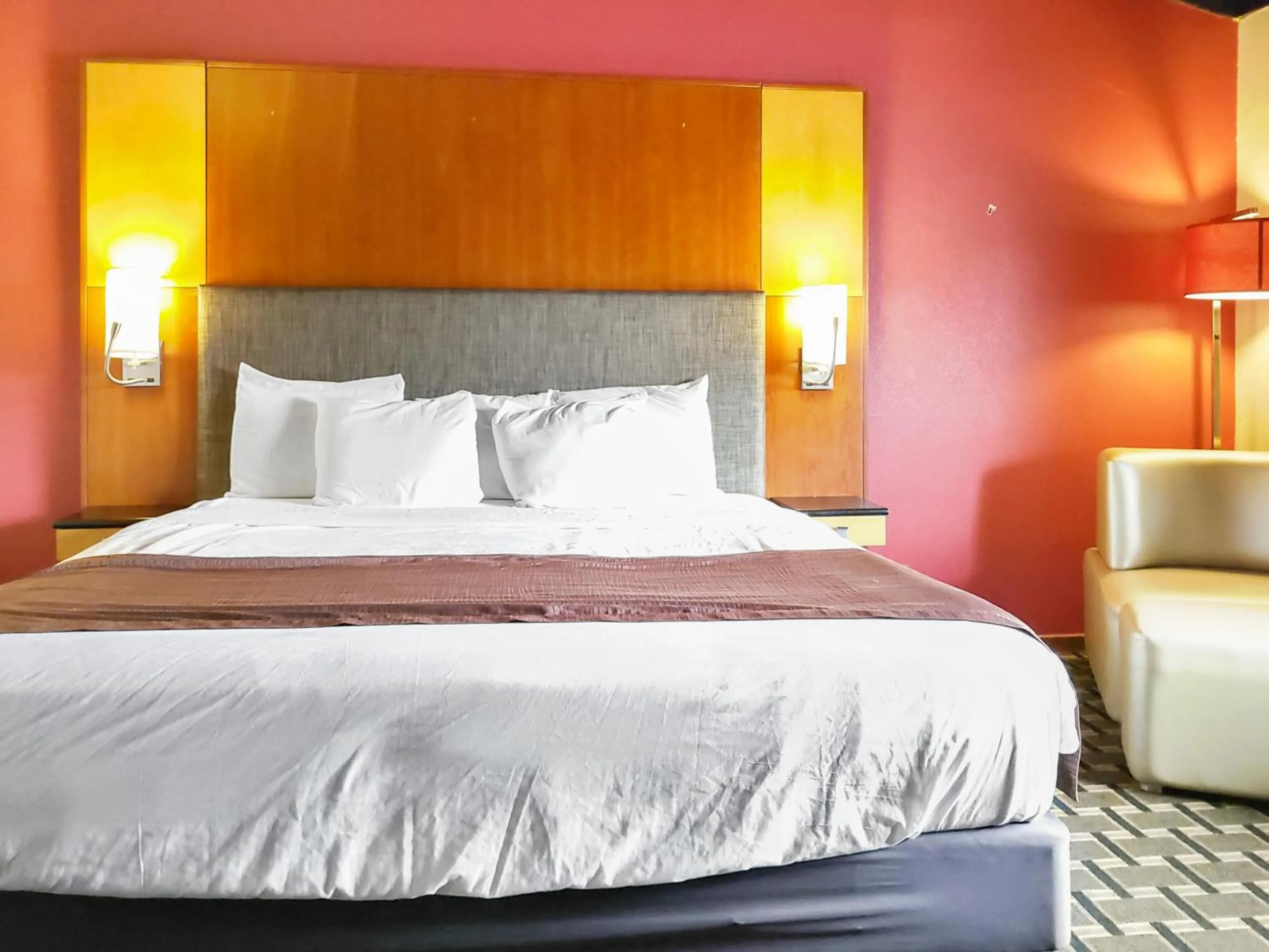 Bed in Americas Best Value Inn Hinckley