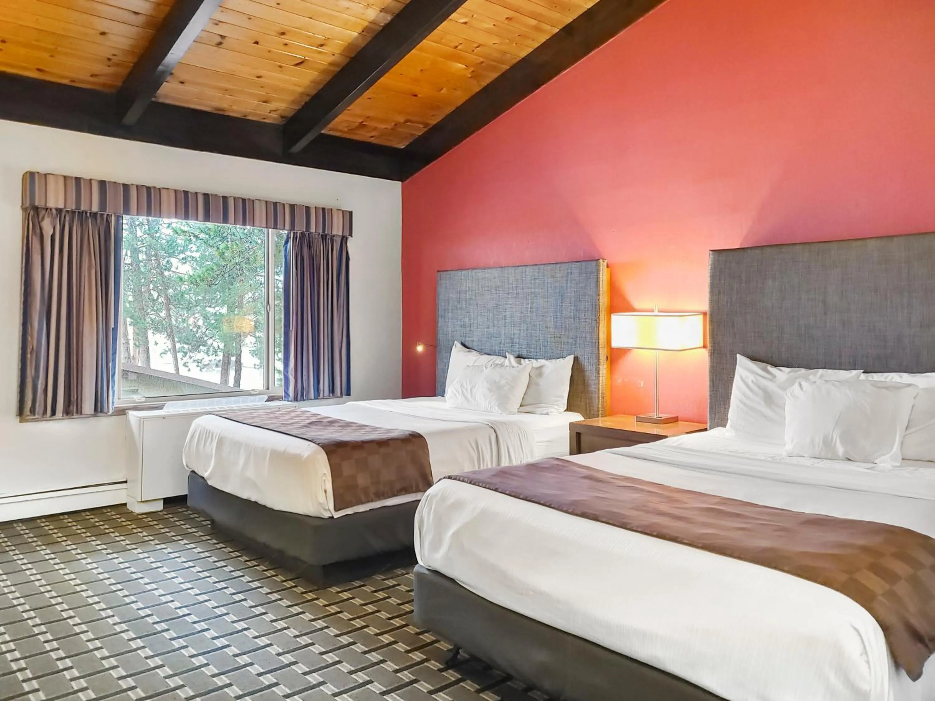 Bed in Americas Best Value Inn Hinckley