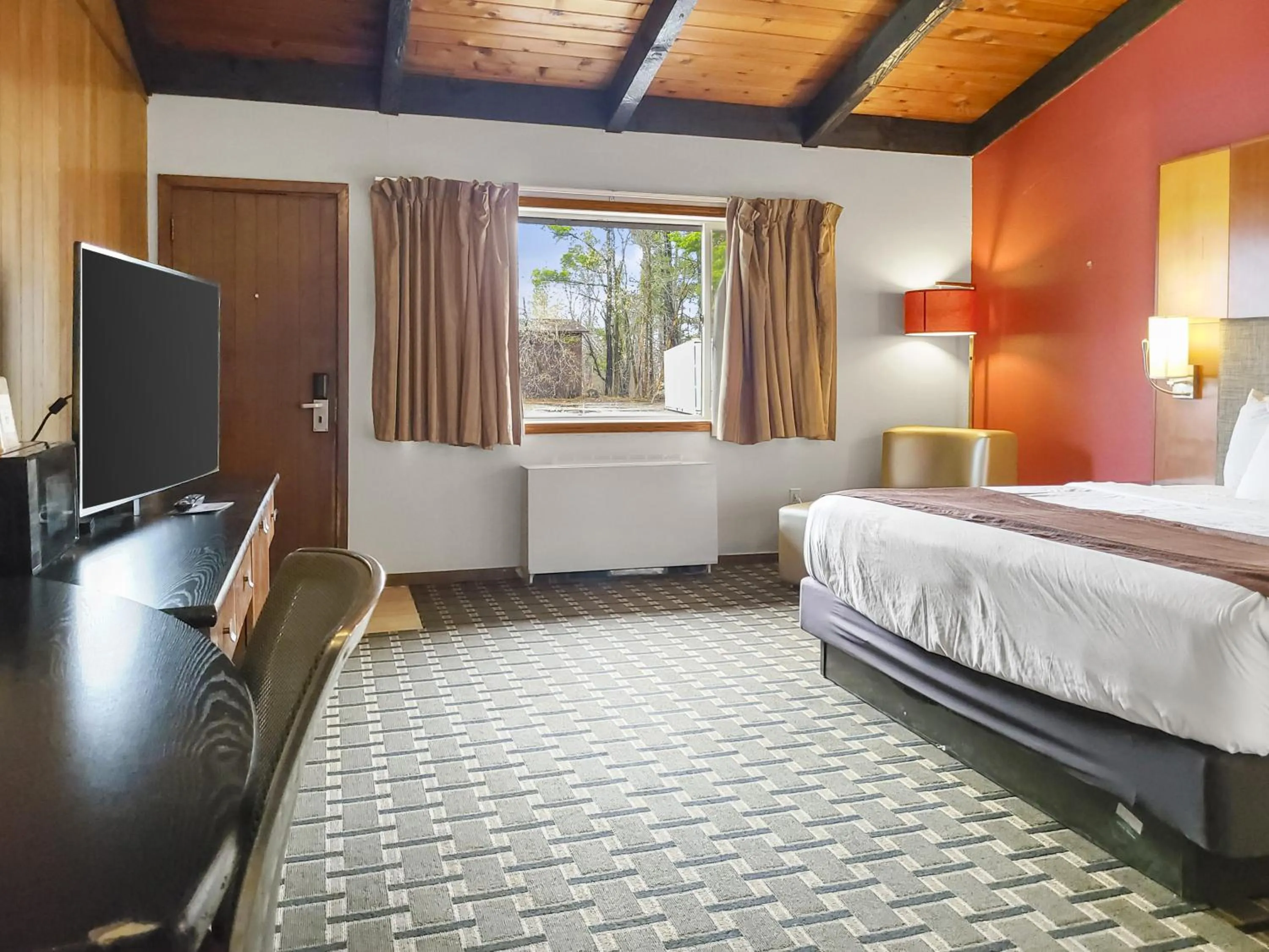 Bed in Americas Best Value Inn Hinckley