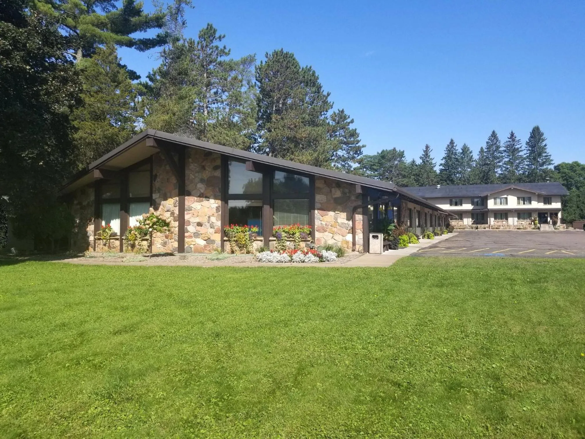 Property building in Americas Best Value Inn Hinckley