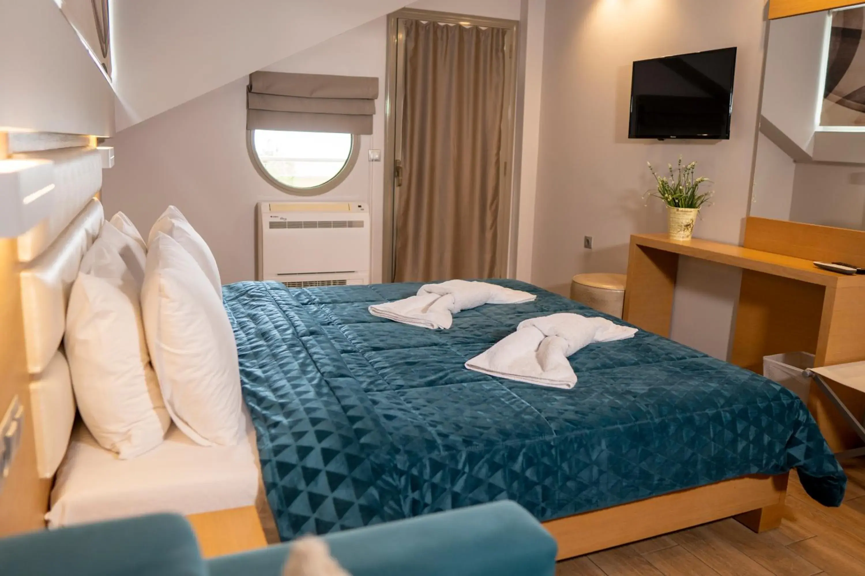 Deluxe Double Room with Sea View in Hotel Epavlis Eleftheriadi Deluxe Double Room with Sea View in Hotel Epavlis Eleftheriadi