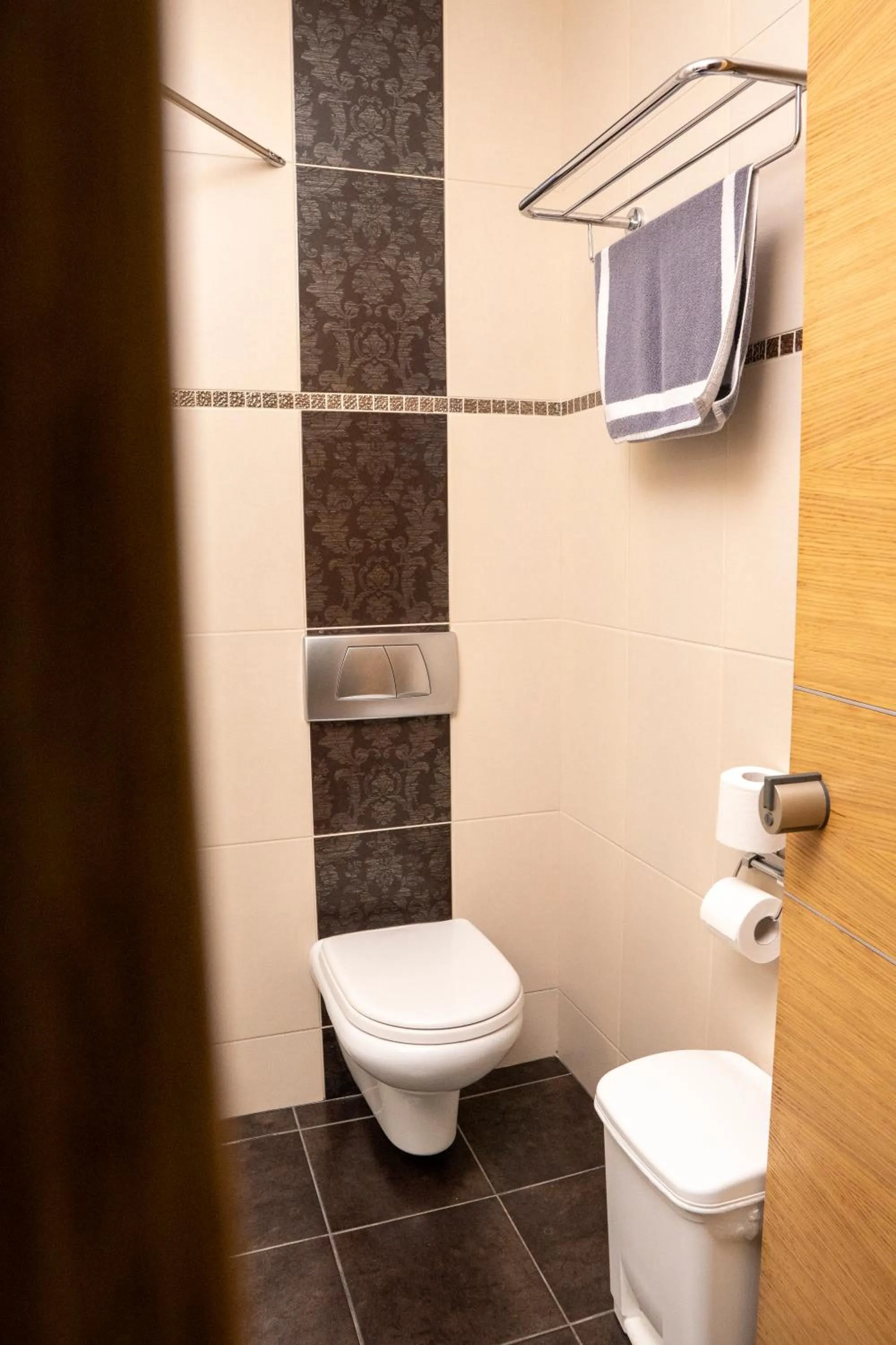 Shower in Hotel Epavlis Eleftheriadi