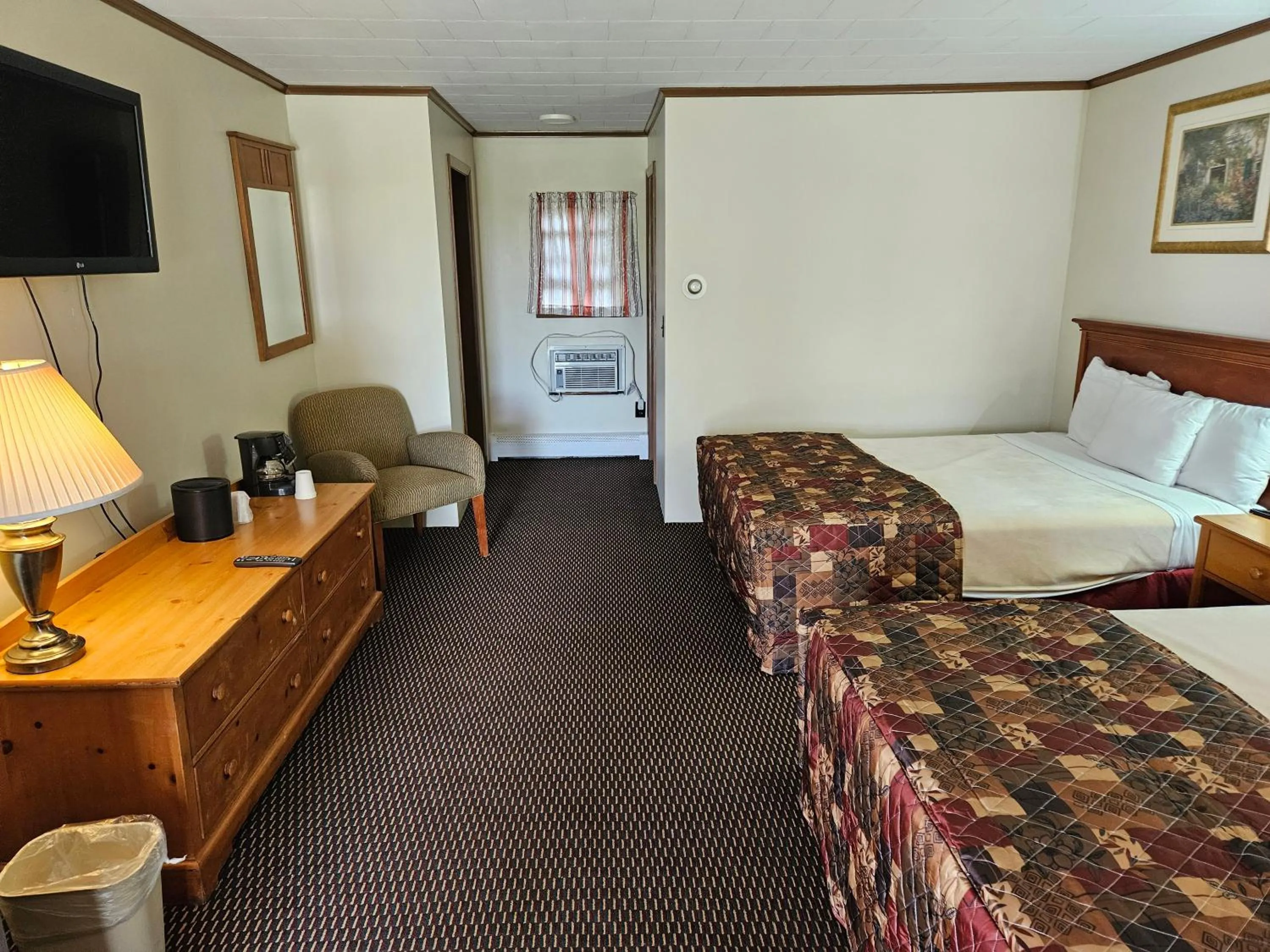 Photo of the whole room, Bed in Alpenhaus Motel