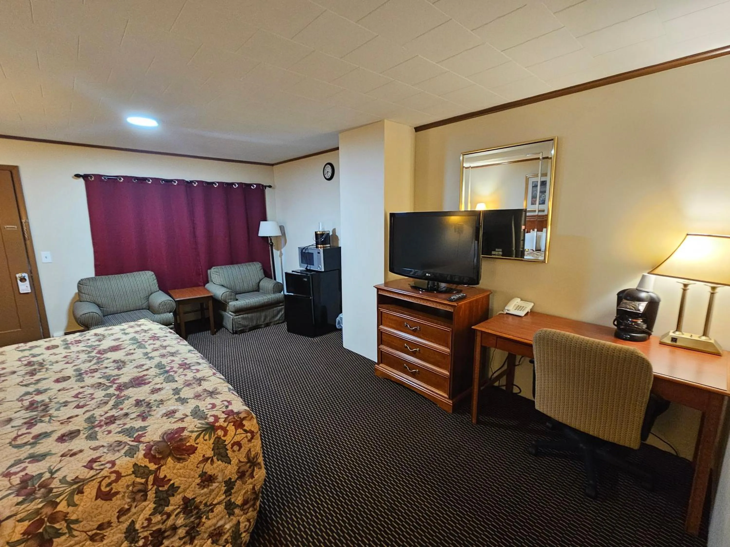 Bed in Alpenhaus Motel