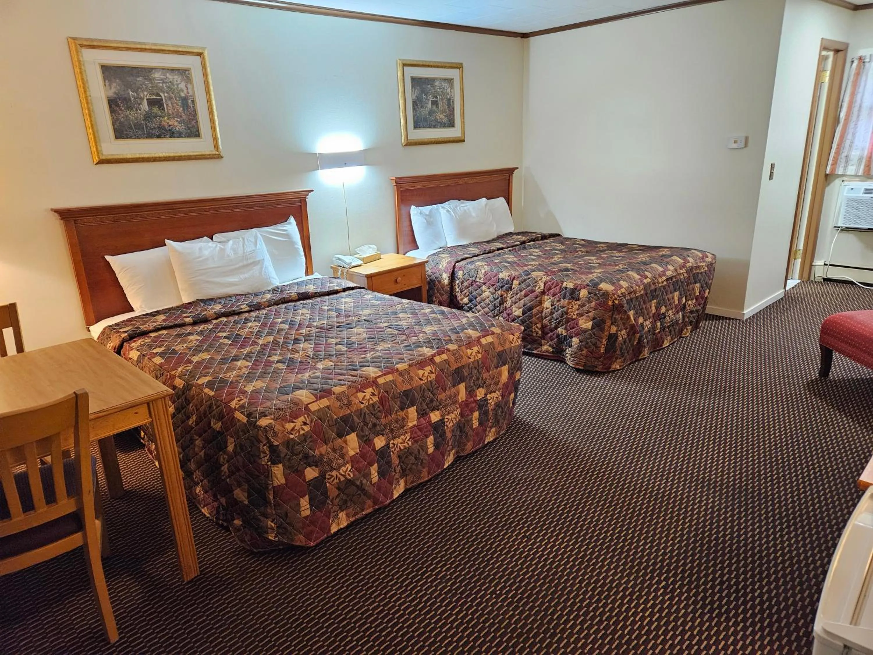 Photo of the whole room, Bed in Alpenhaus Motel