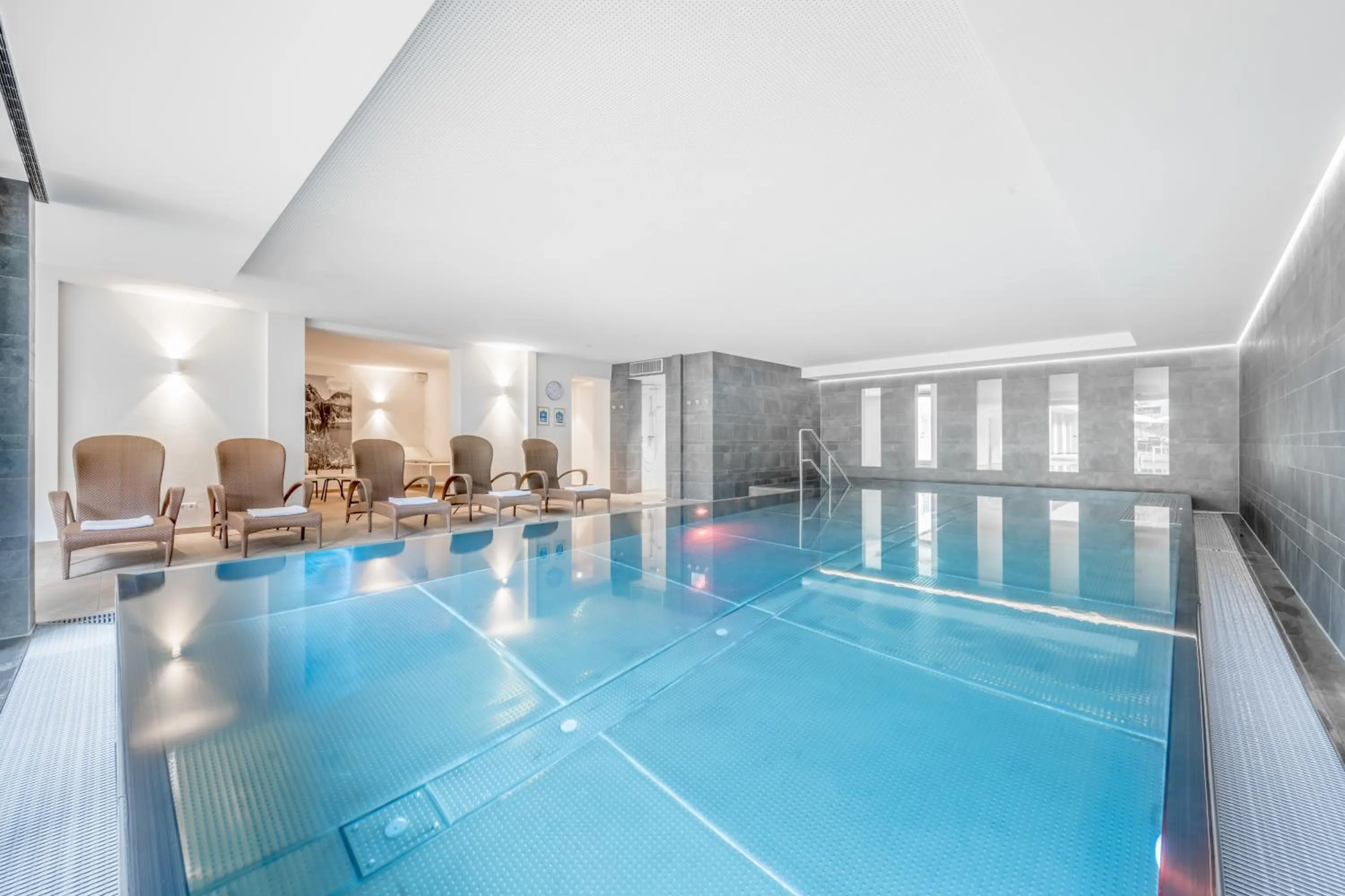 Swimming pool in Alpenhotel Zimba