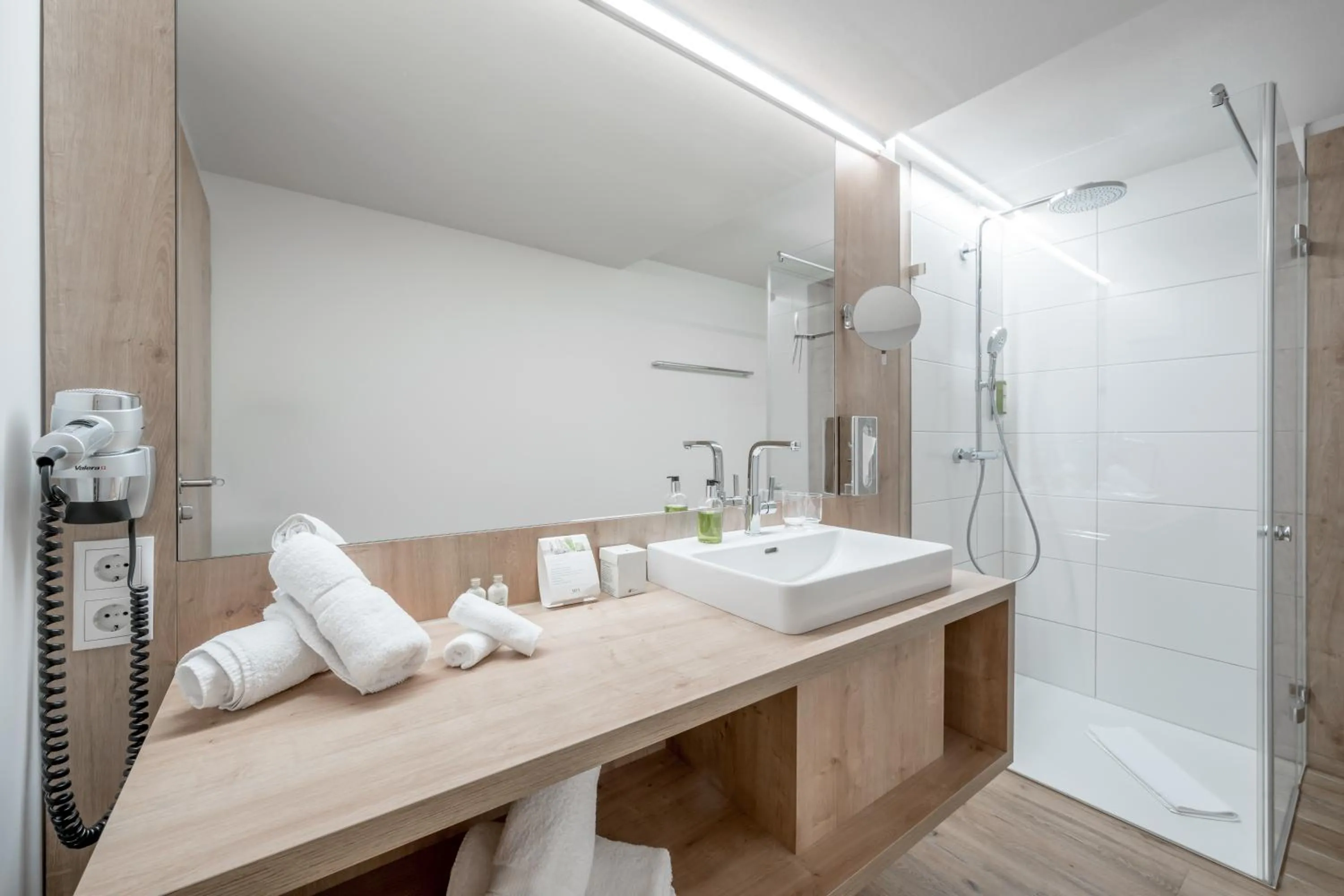 Photo of the whole room in Alpenhotel Zimba