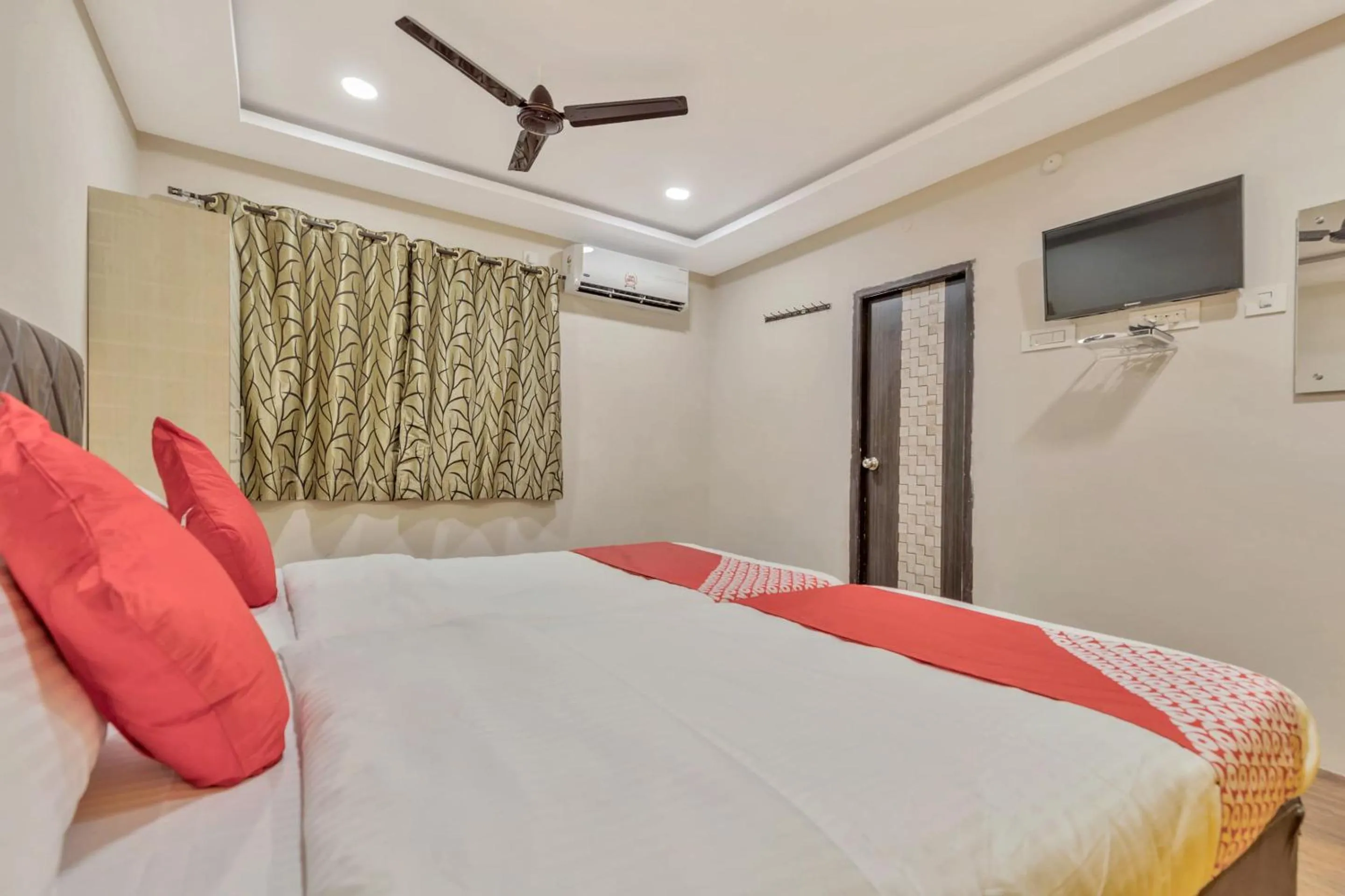 Bedroom, Bed in HOTEL O ANKITHA GRAND