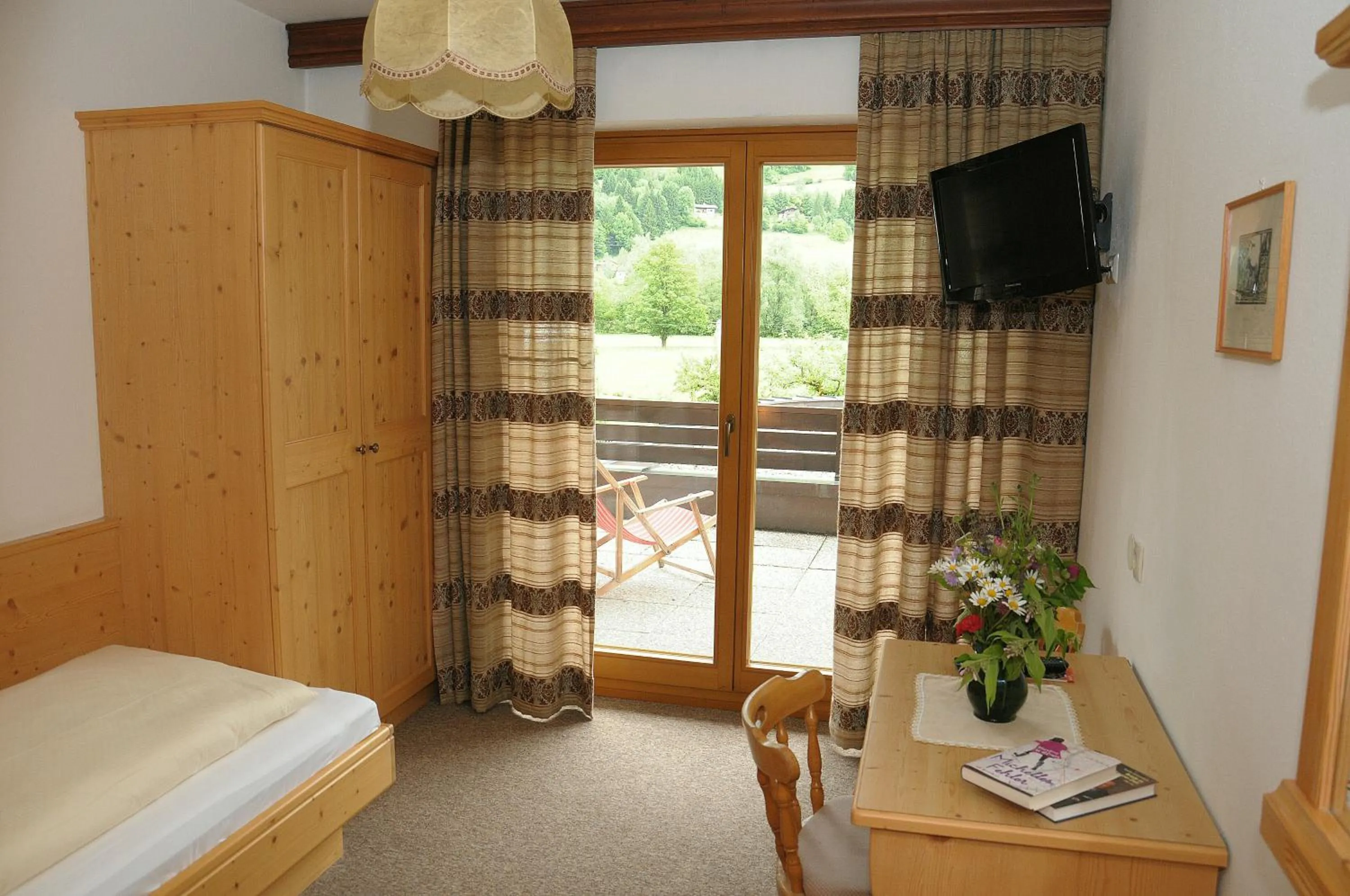 Bed in Waldpension Putz