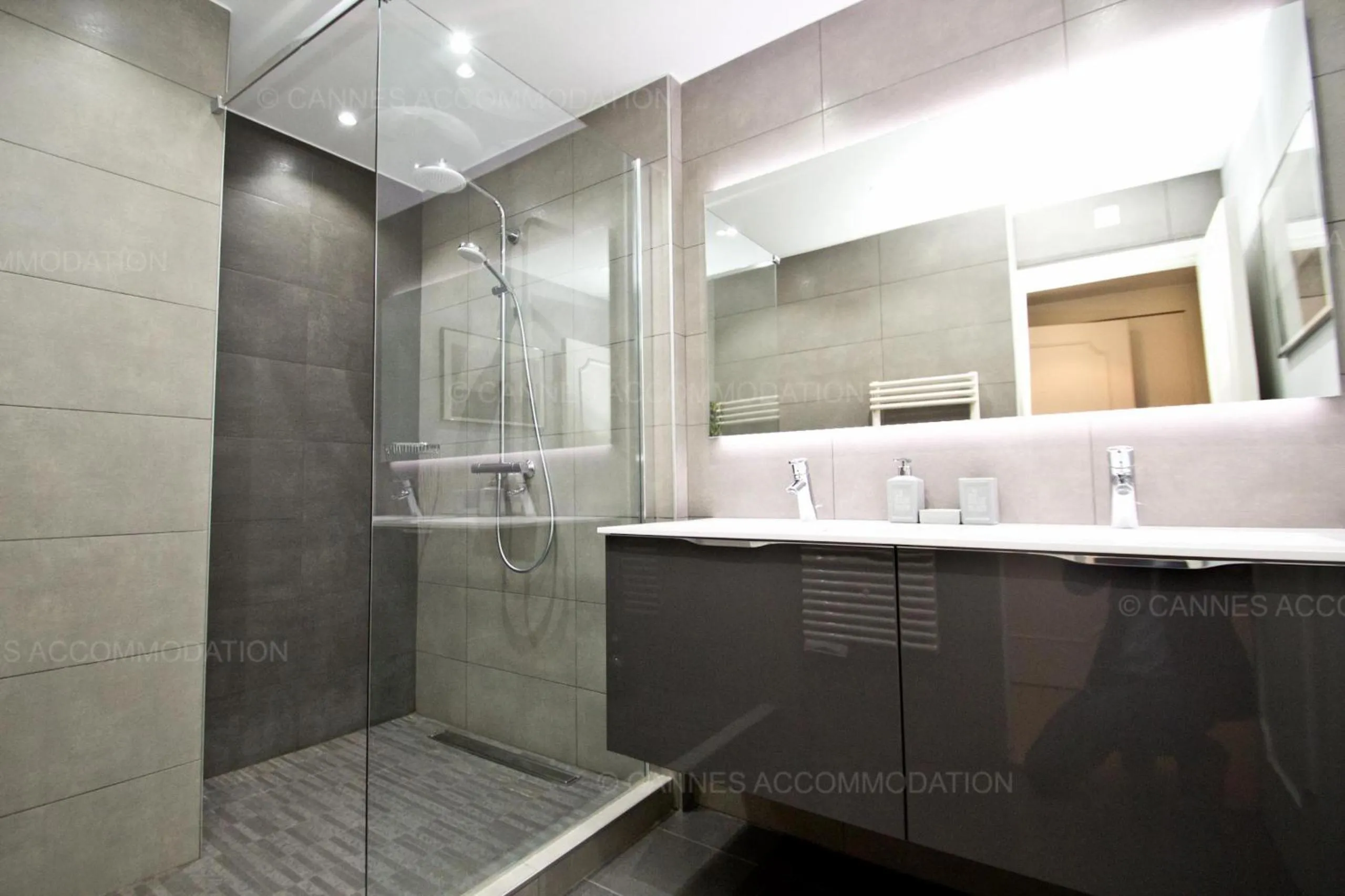 Bathroom in Gray 2A2