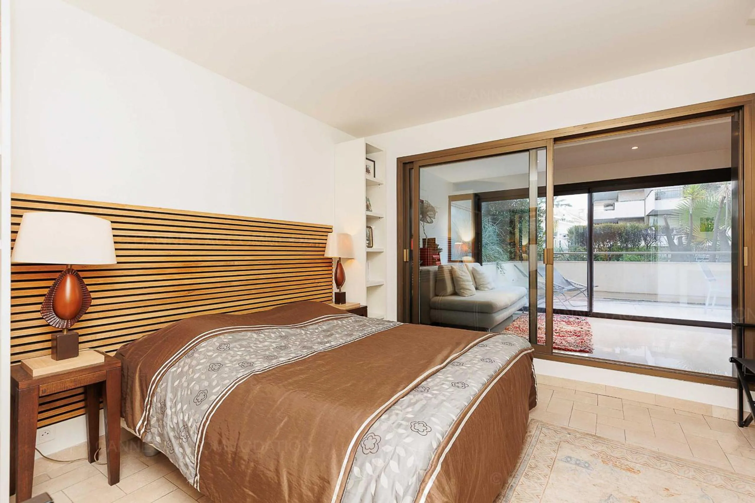Decorative detail, Bed in Gray 2A2