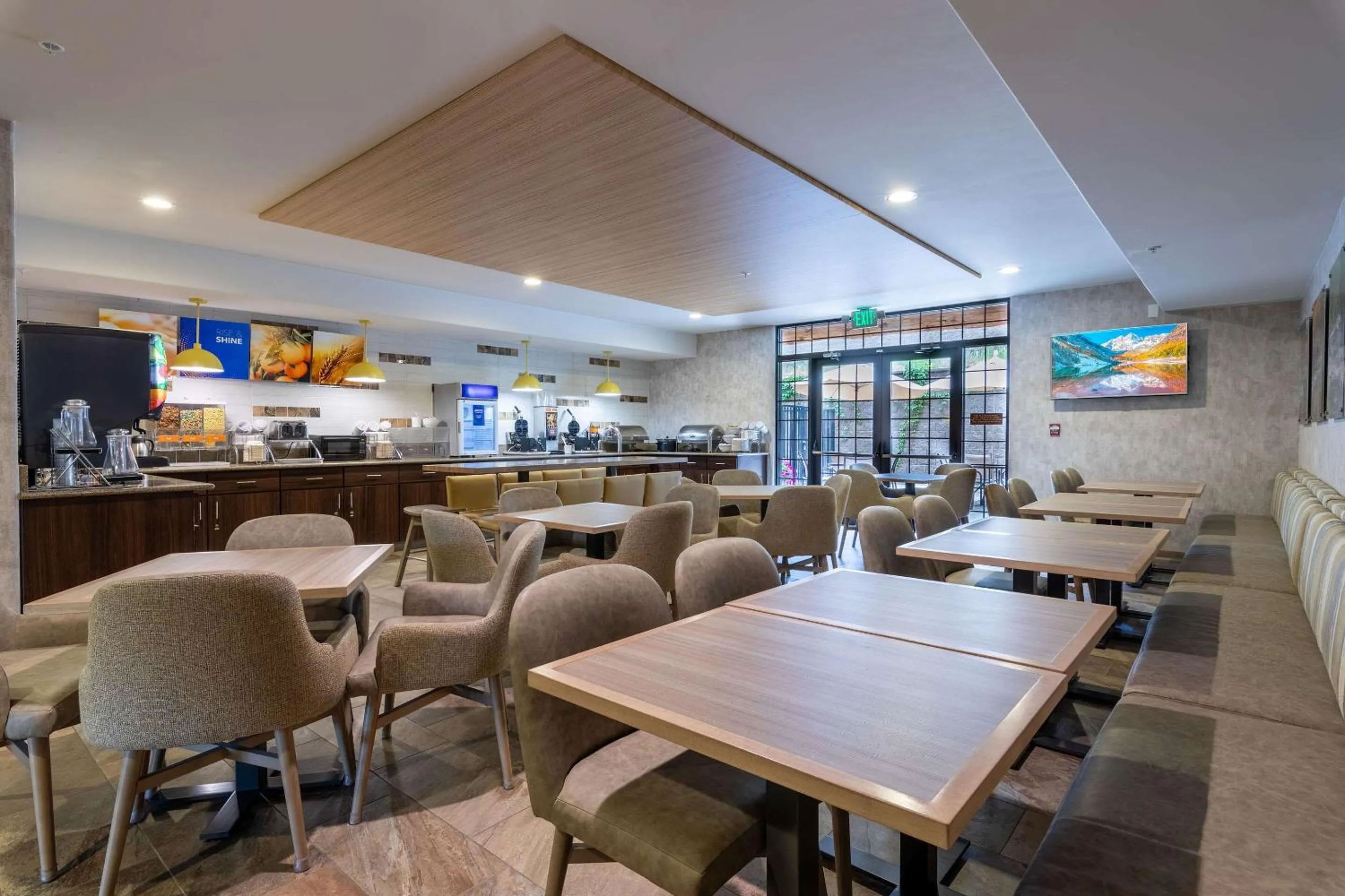 Breakfast in Comfort Suites Golden West on Evergreen Parkway