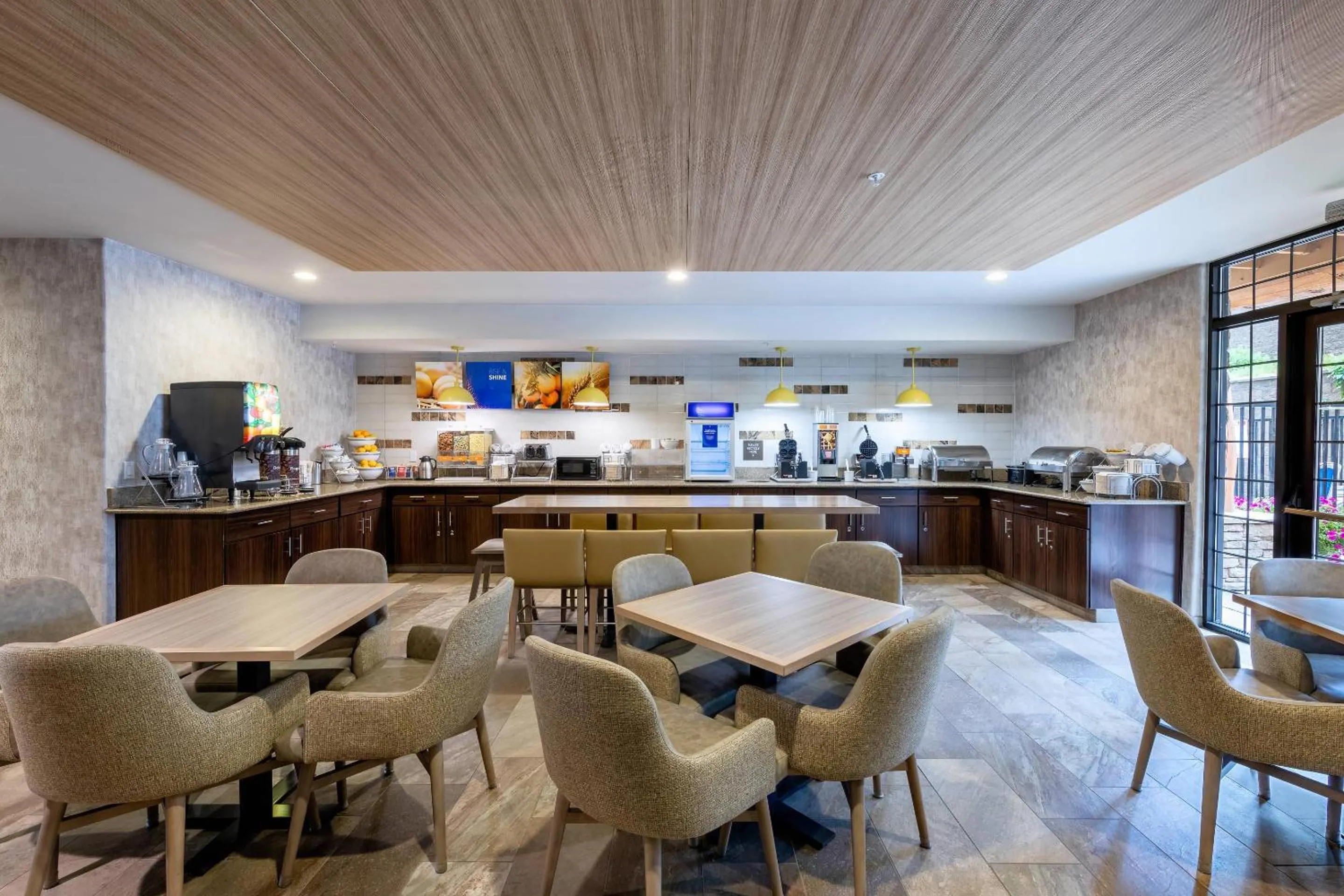 Breakfast in Comfort Suites Golden West on Evergreen Parkway