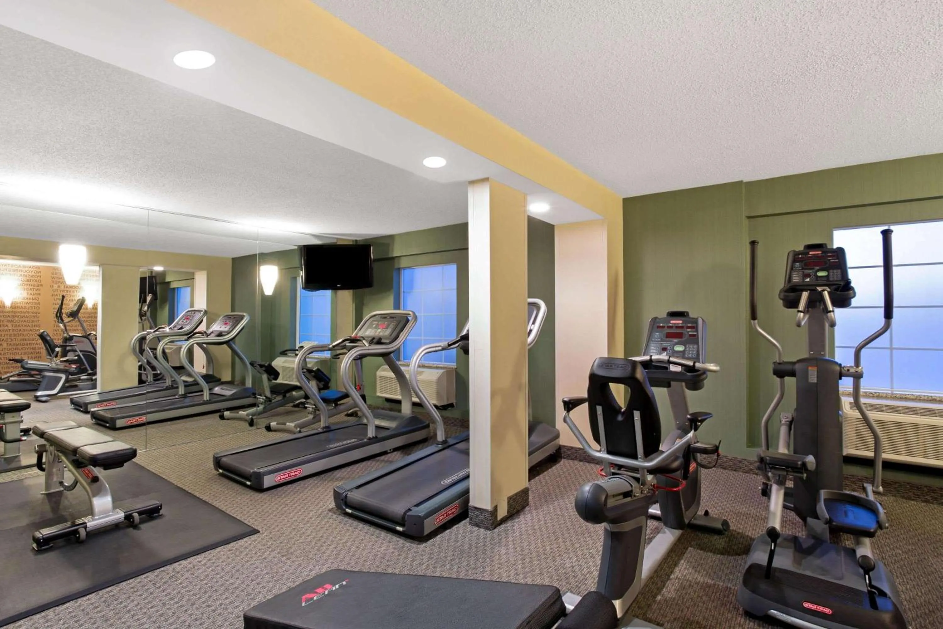 Fitness centre/facilities in La Quinta by Wyndham Springfield