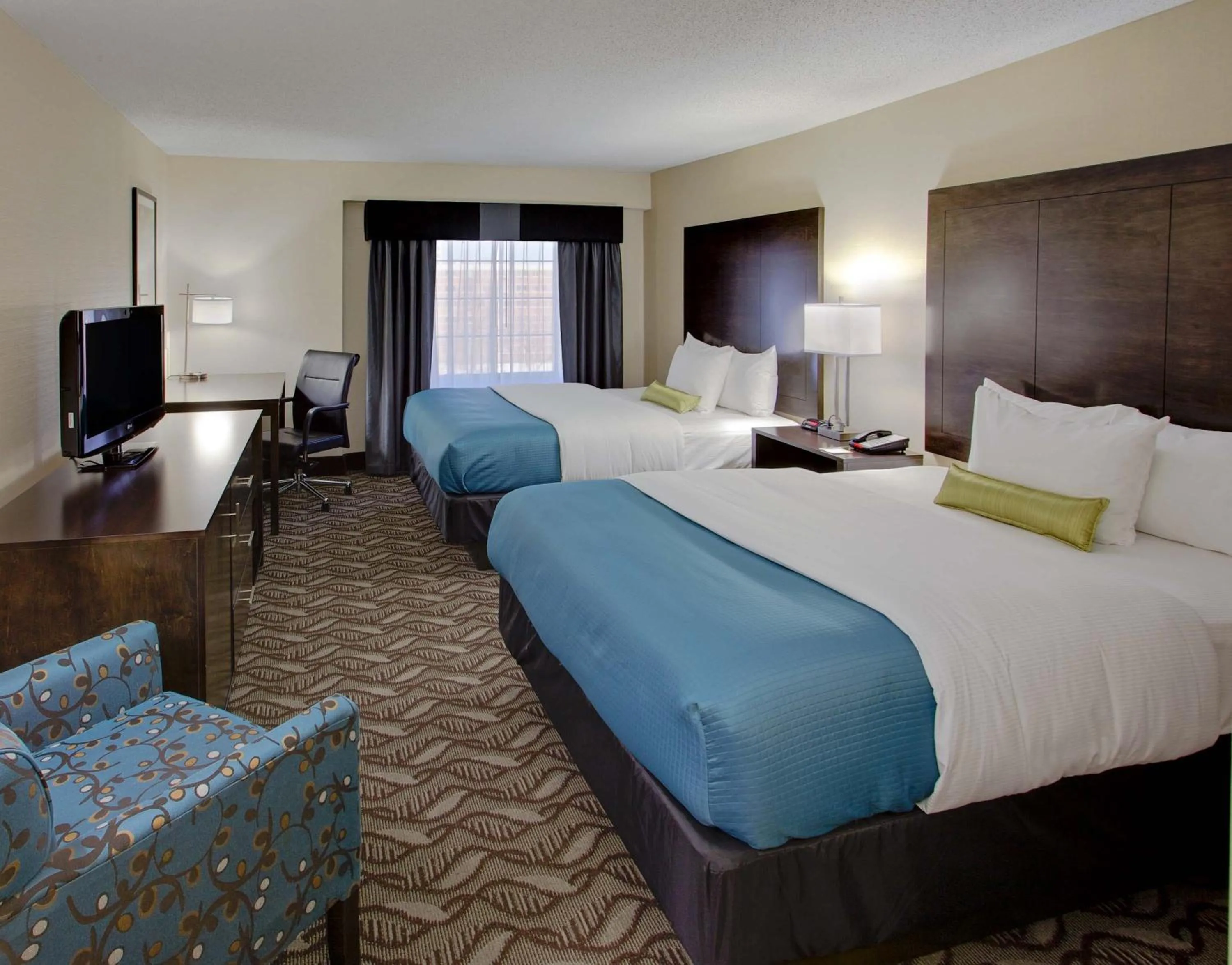 Photo of the whole room, Bed in La Quinta by Wyndham Springfield