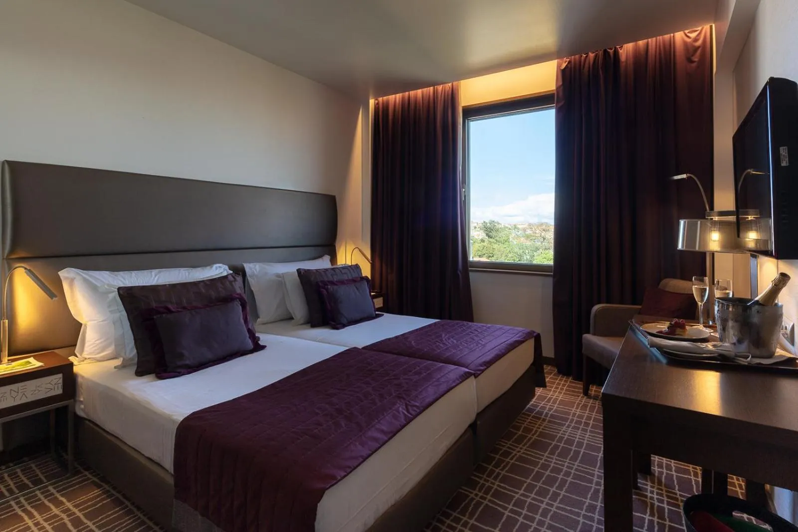 Bed in NEYA Lisboa Hotel