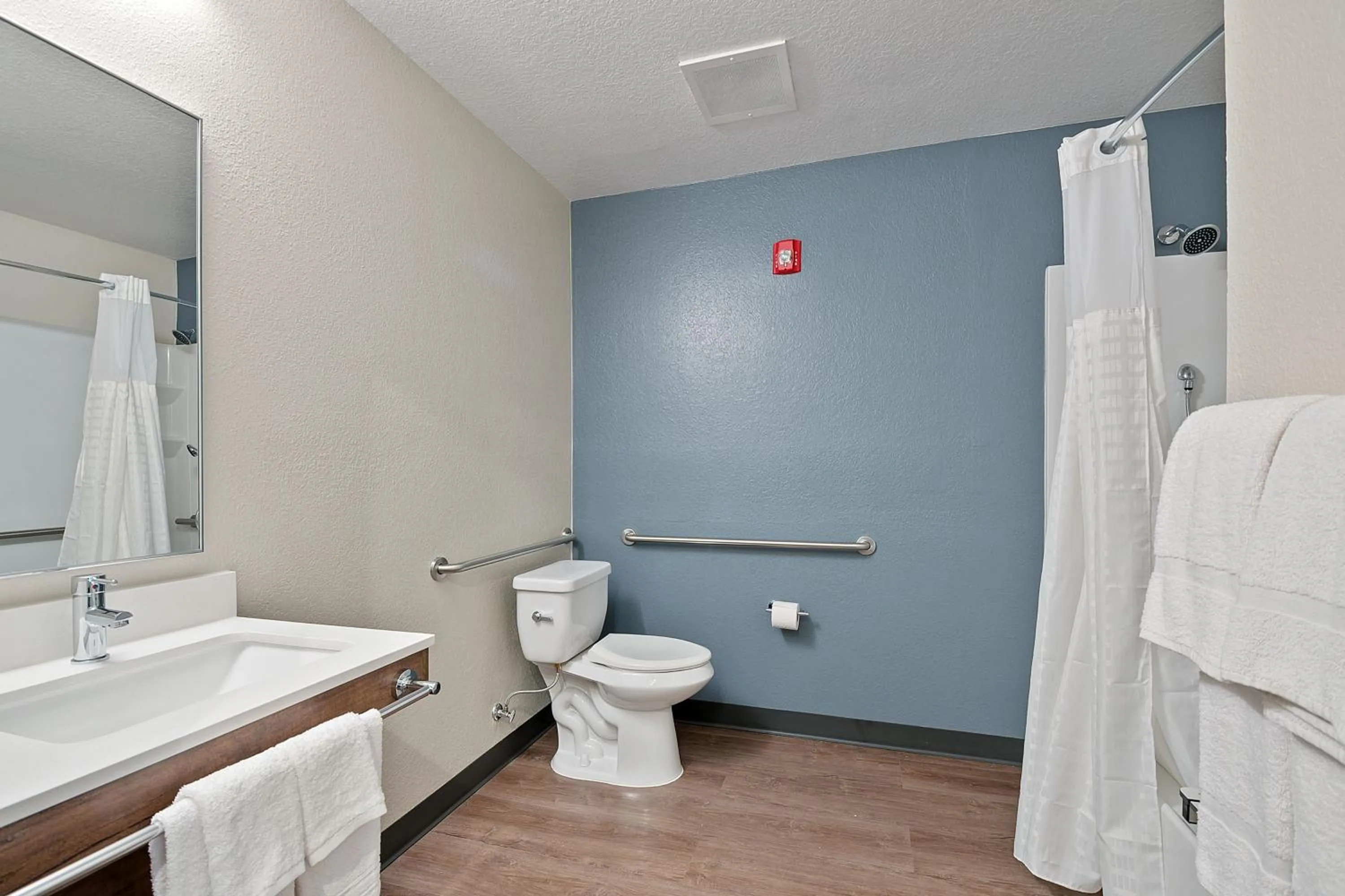 Bathroom in Extended Stay America Suites - Miami - Airport - Blue Lagoon