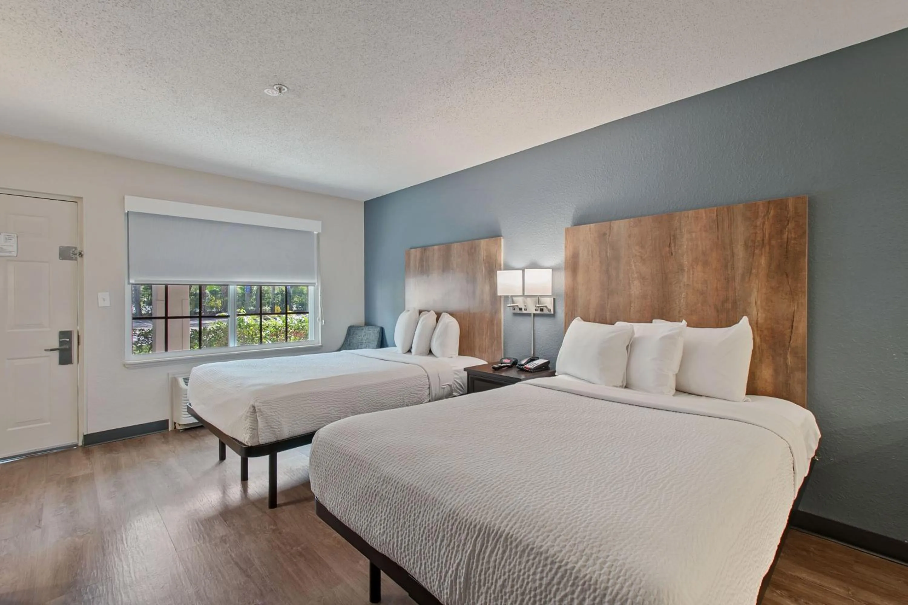 Bed in Extended Stay America Suites - Miami - Airport - Blue Lagoon