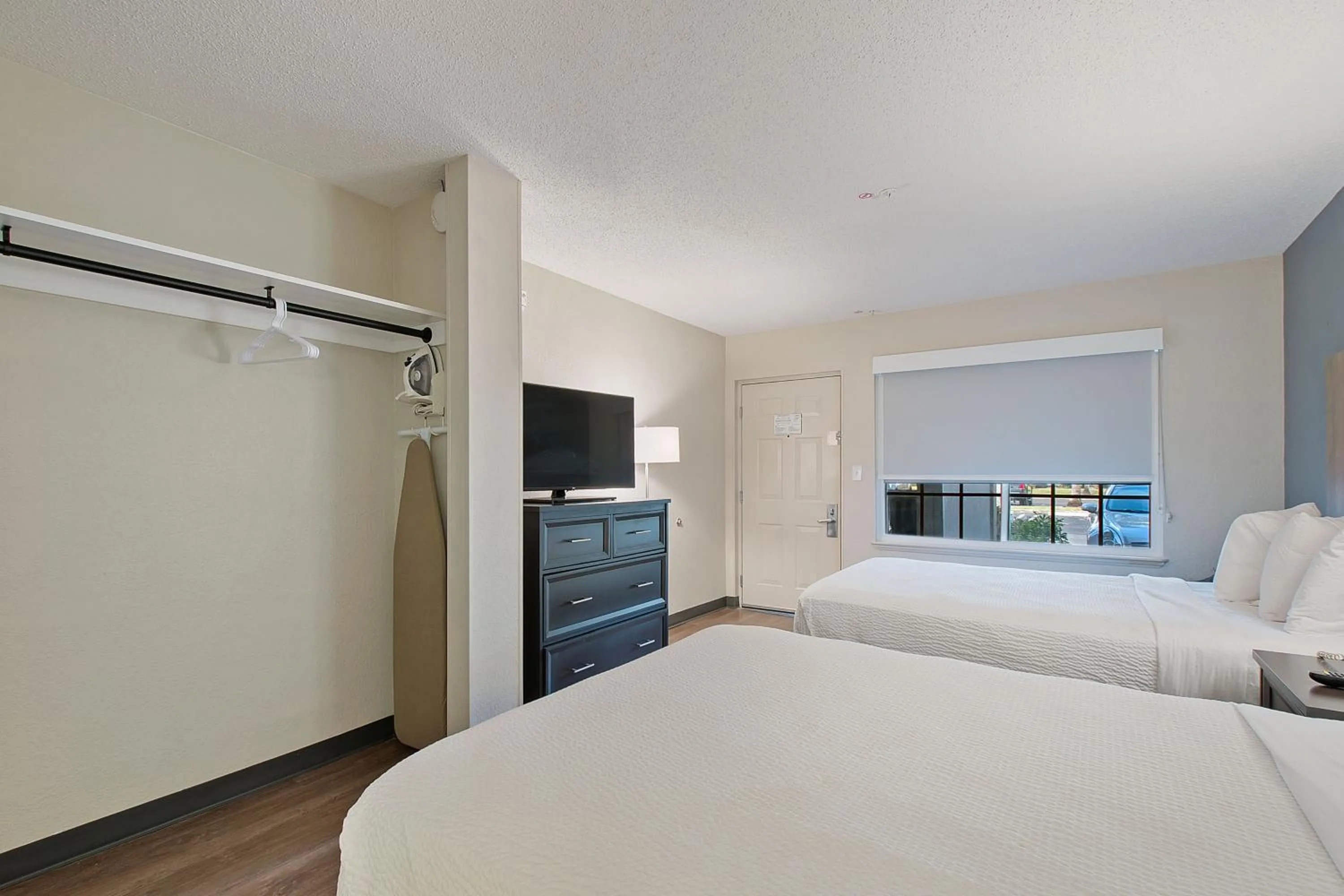 Bed in Extended Stay America Suites - Miami - Airport - Blue Lagoon