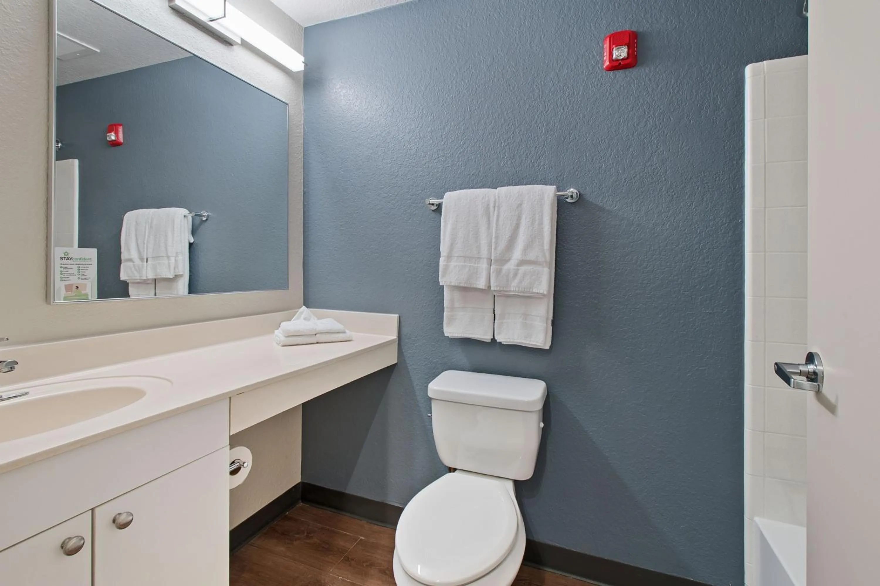 Bathroom in Extended Stay America Suites - Miami - Airport - Blue Lagoon