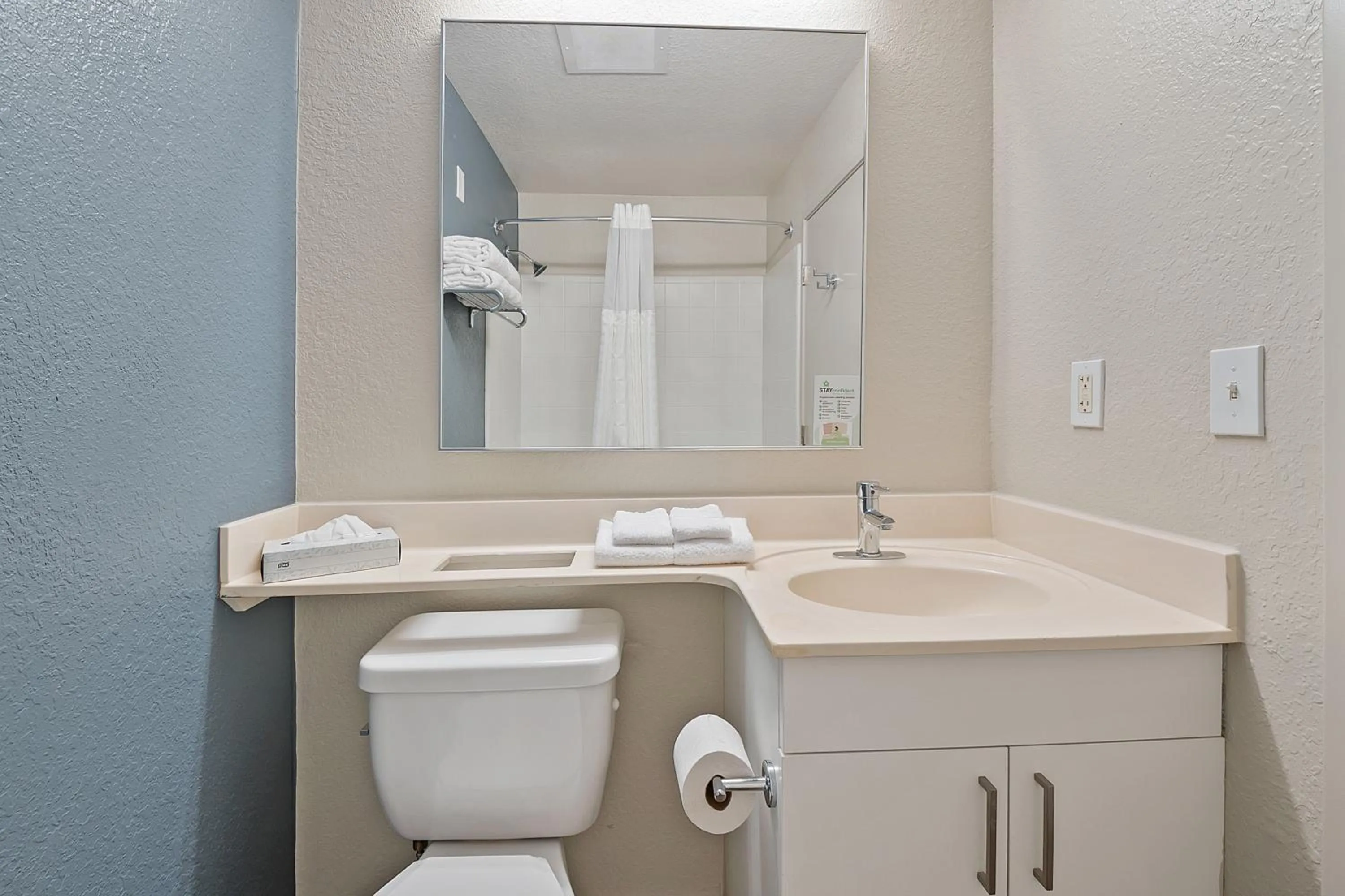 Bathroom in Extended Stay America Suites - Miami - Airport - Blue Lagoon