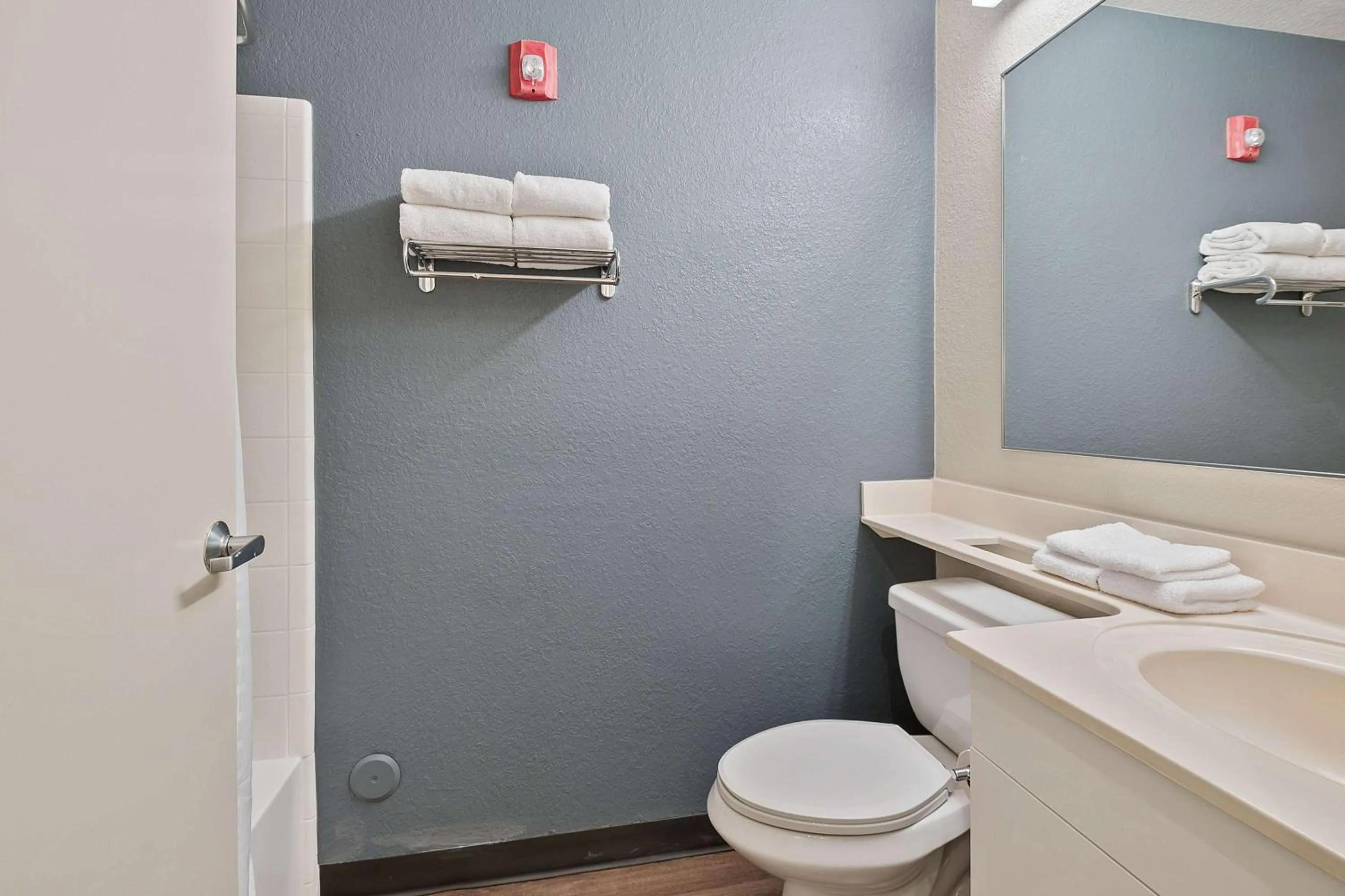 Bathroom in Extended Stay America Suites - Miami - Airport - Blue Lagoon