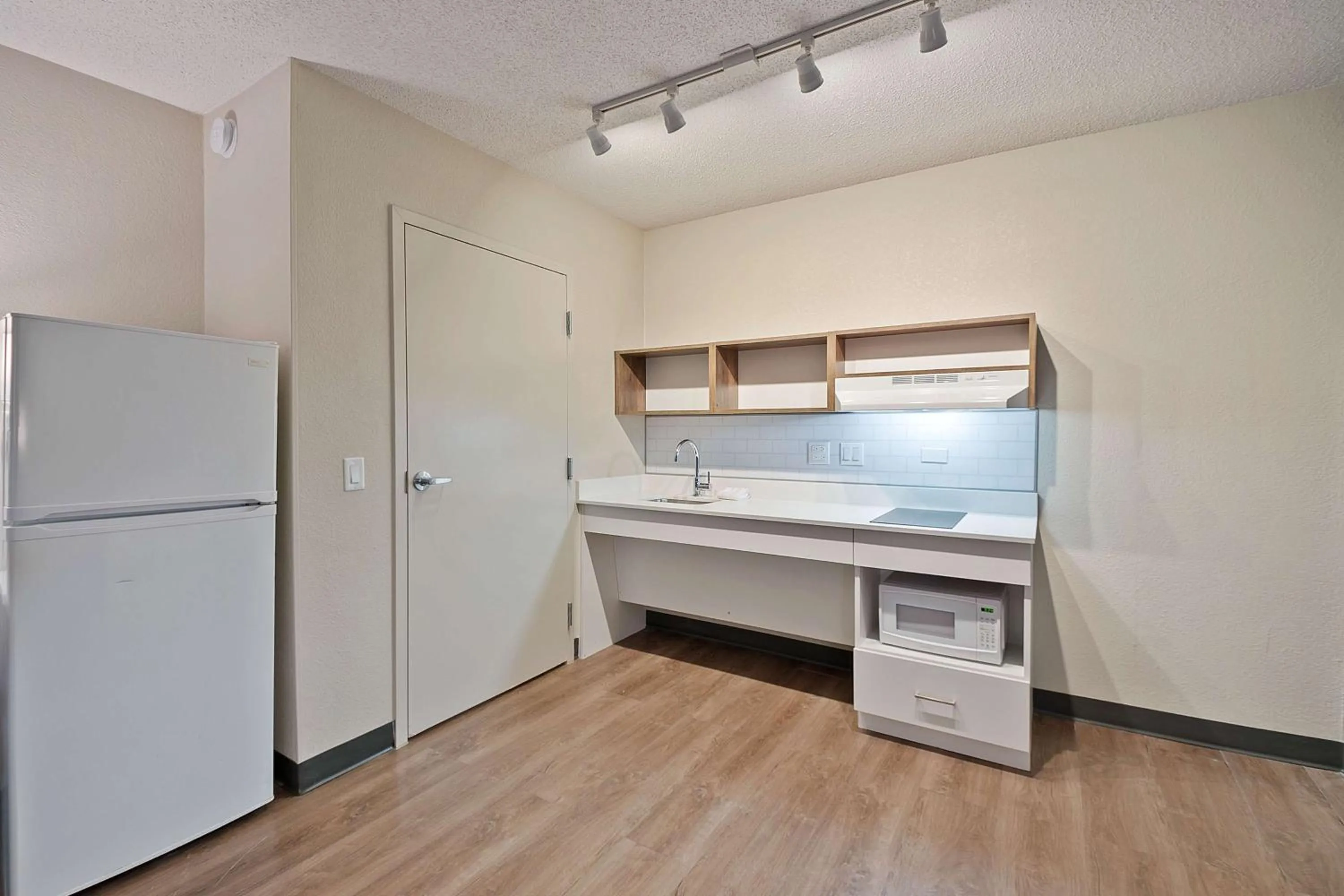 Kitchen or kitchenette in Extended Stay America Suites - Miami - Airport - Blue Lagoon