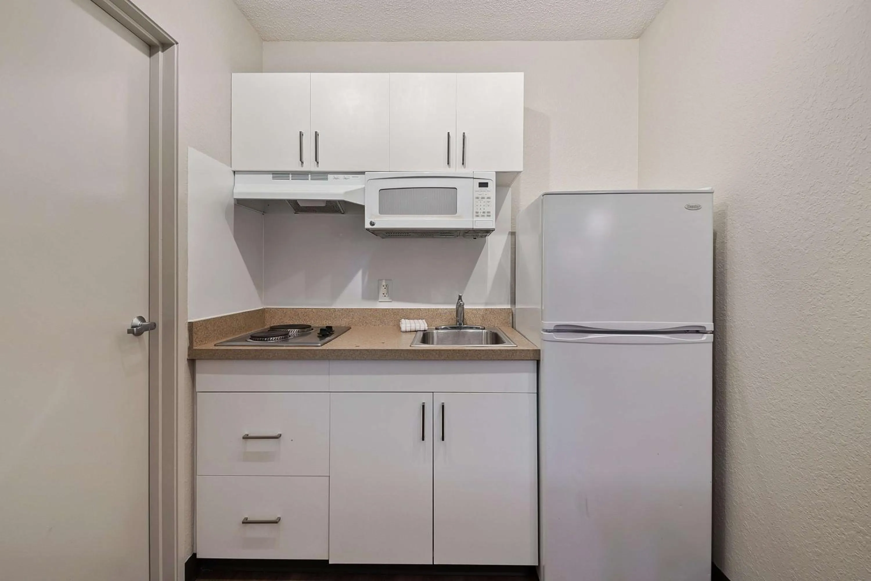 Kitchen or kitchenette in Extended Stay America Suites - Miami - Airport - Blue Lagoon