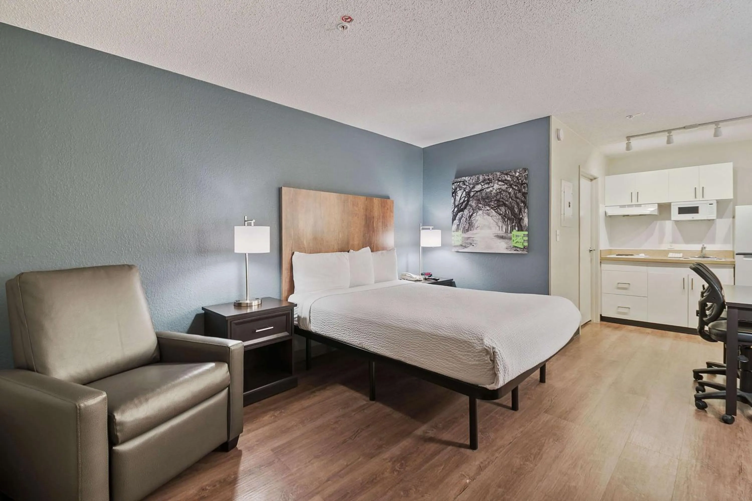 Bedroom, Bed in Extended Stay America Suites - Miami - Airport - Blue Lagoon